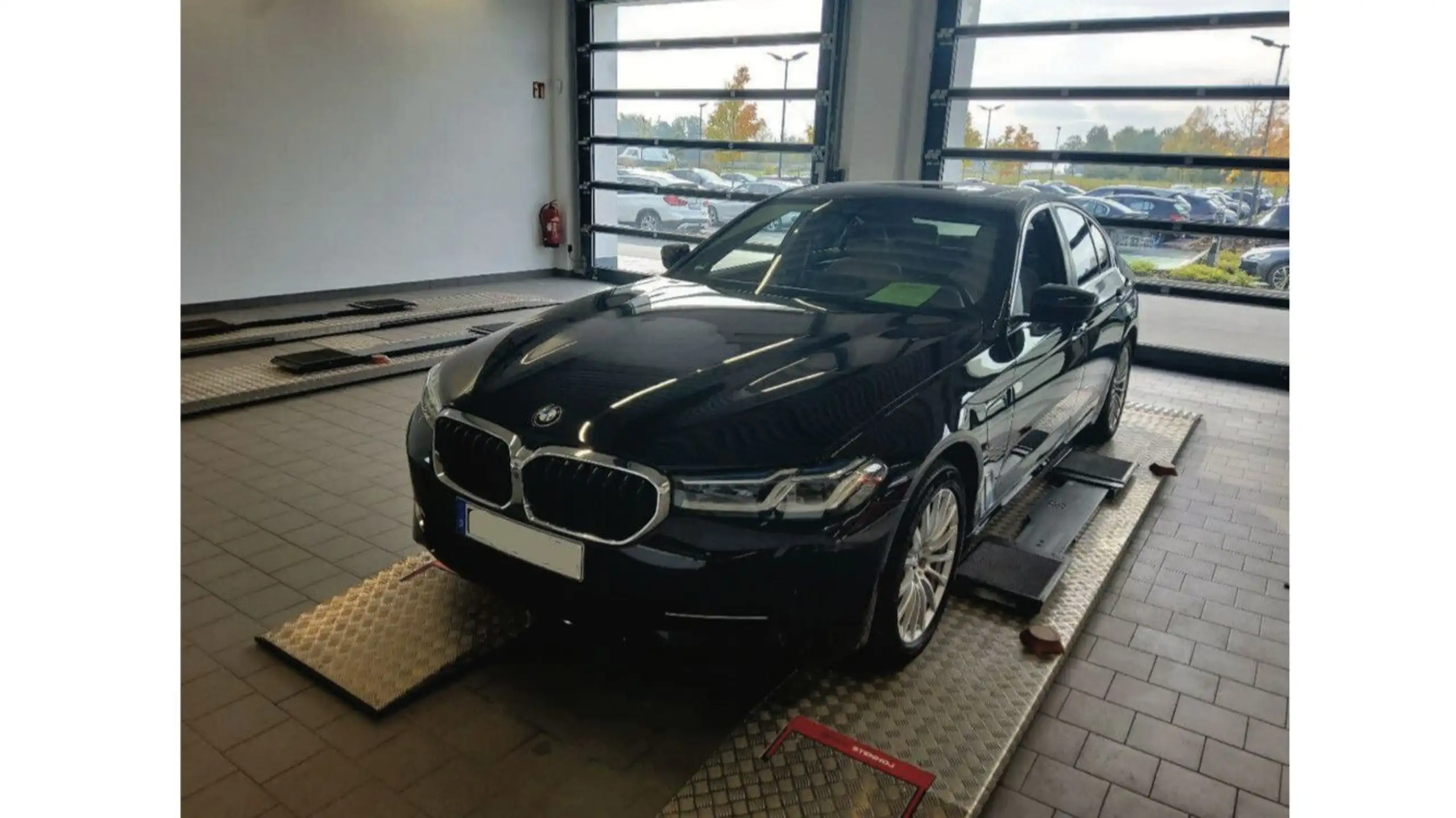 BMW - 530