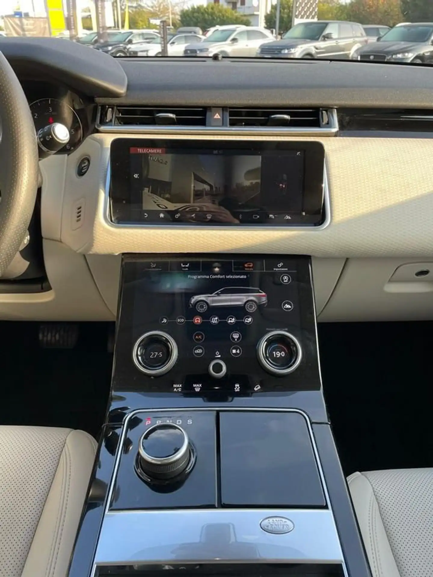 Land Rover - Range Rover Velar