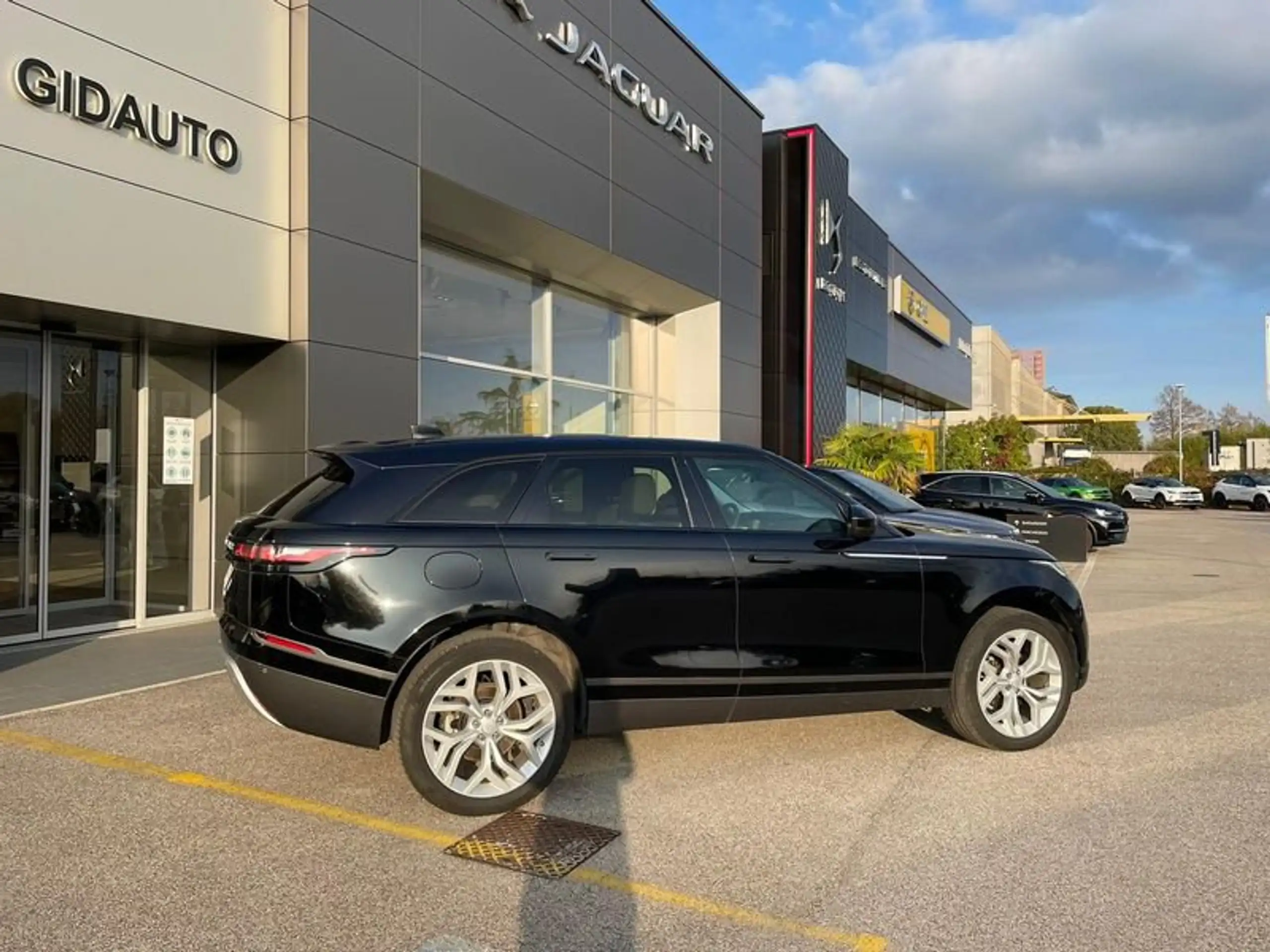 Land Rover - Range Rover Velar