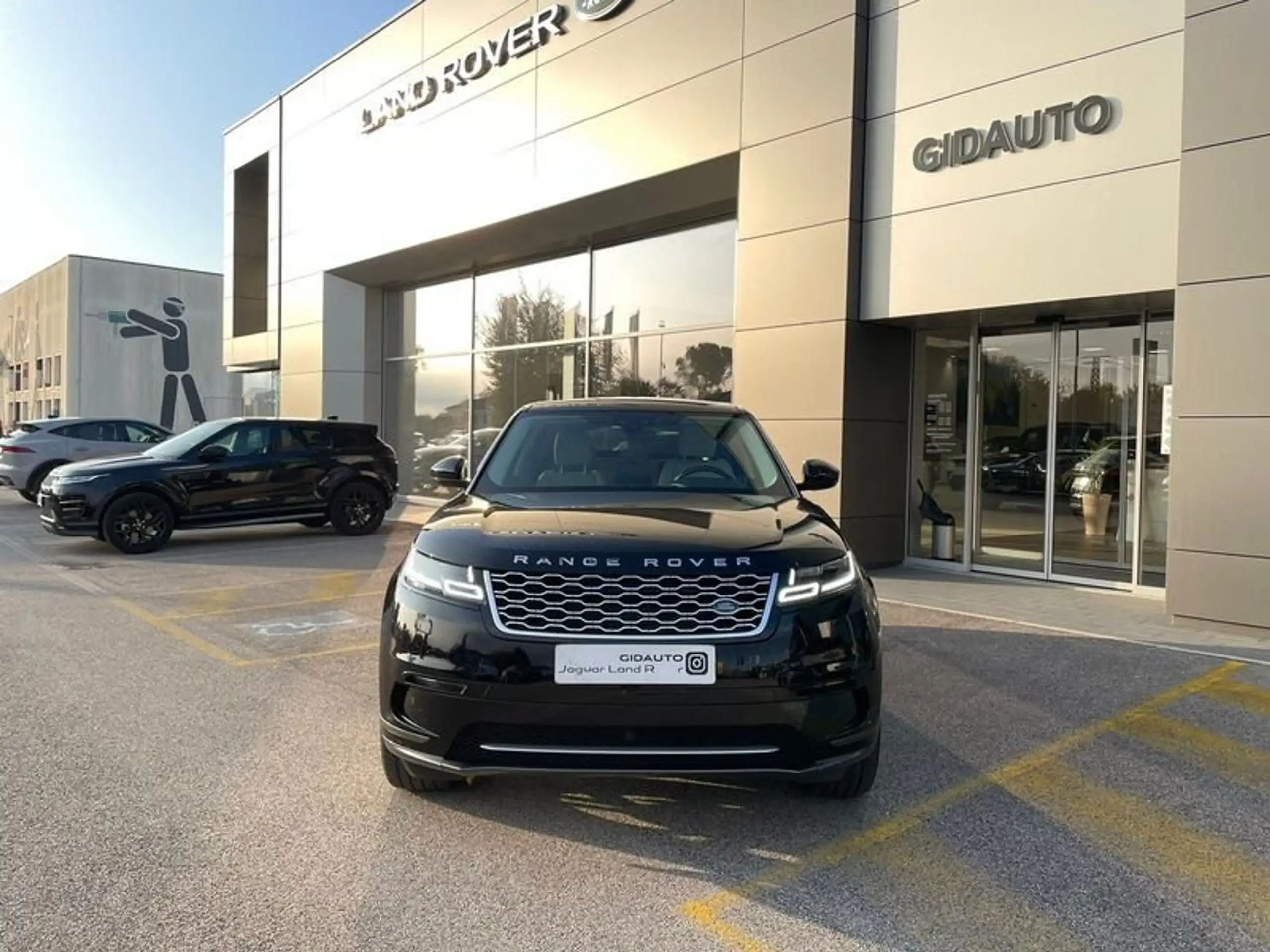 Land Rover - Range Rover Velar