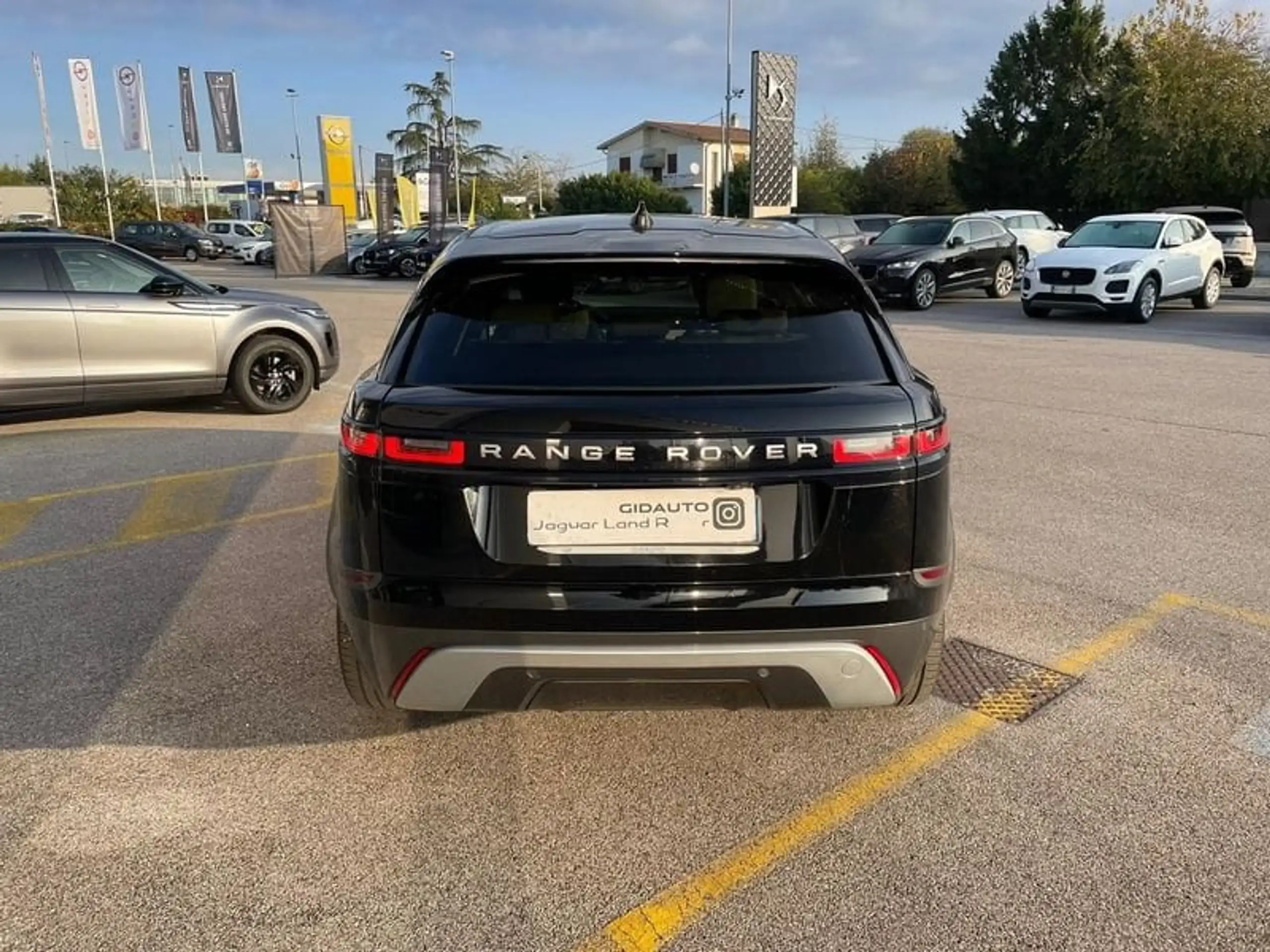 Land Rover - Range Rover Velar