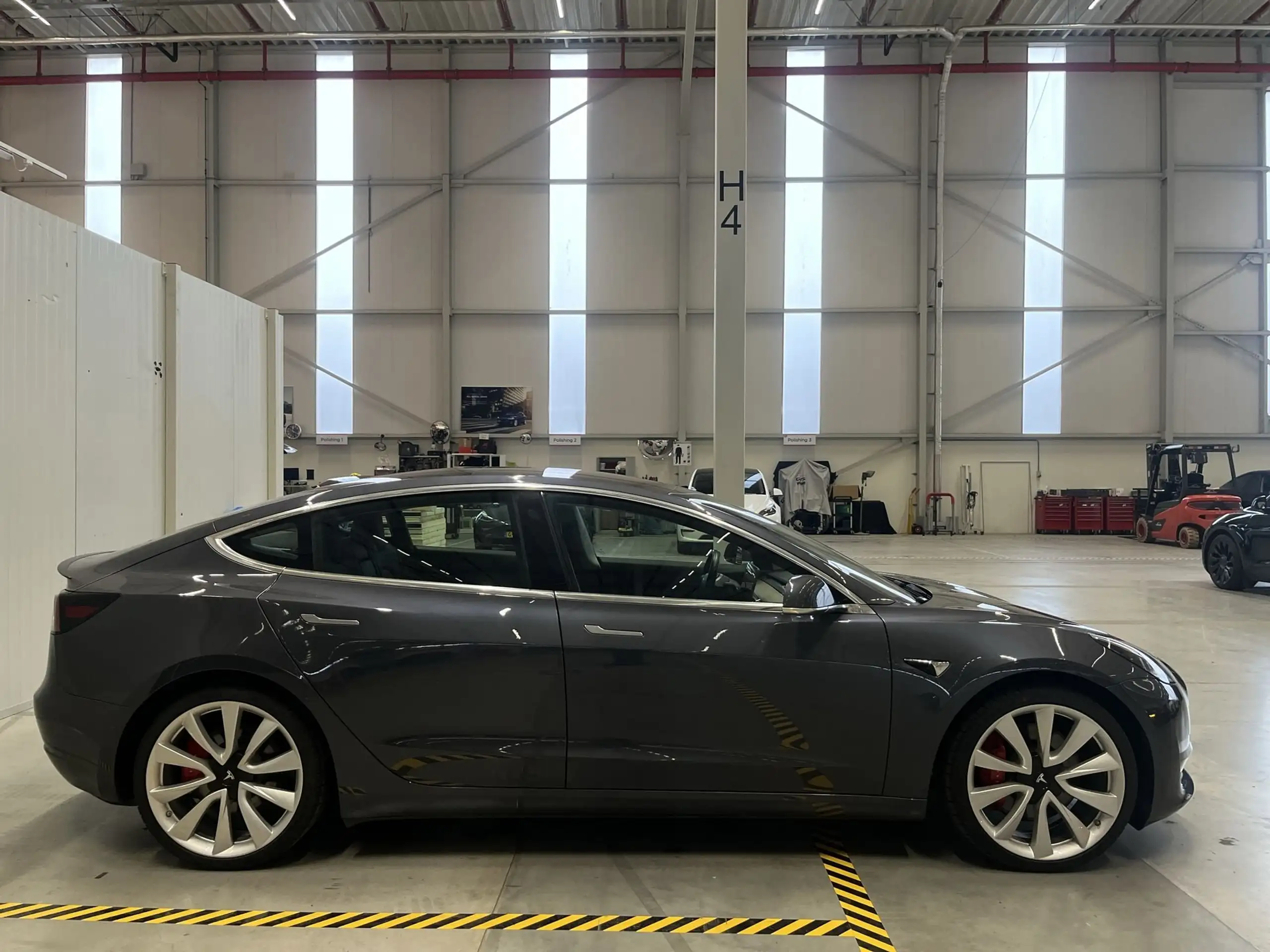 Tesla - Model 3