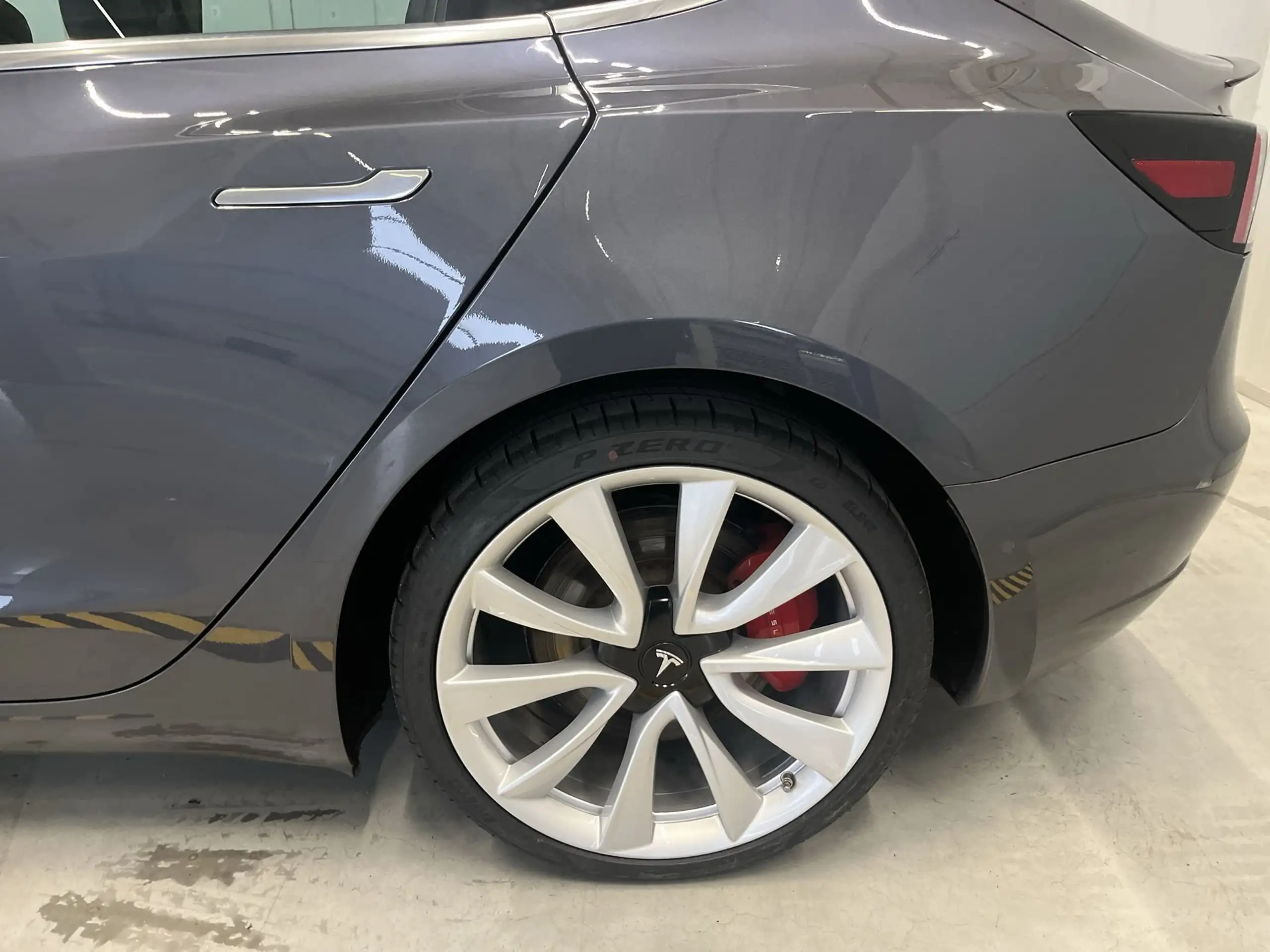 Tesla - Model 3