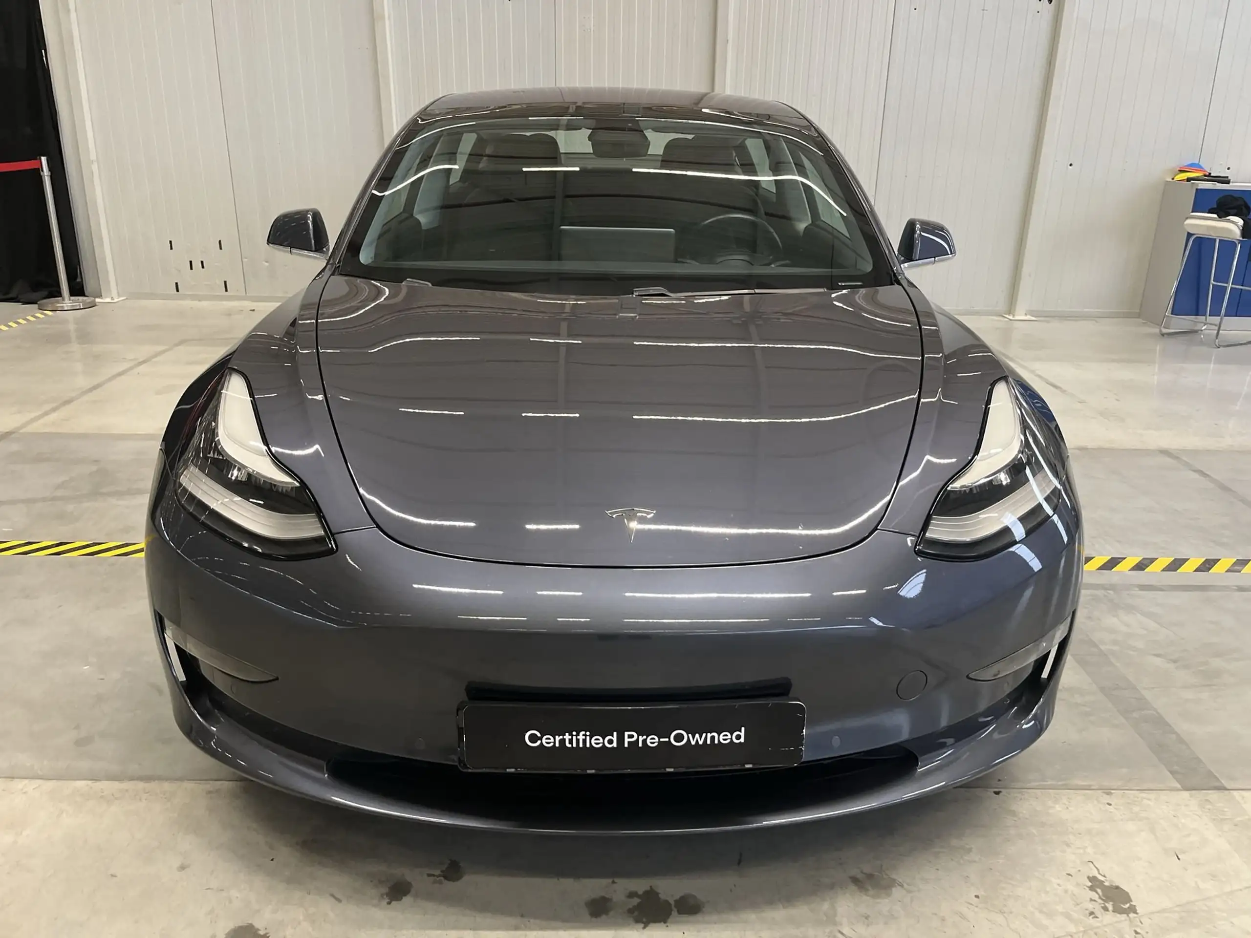 Tesla - Model 3