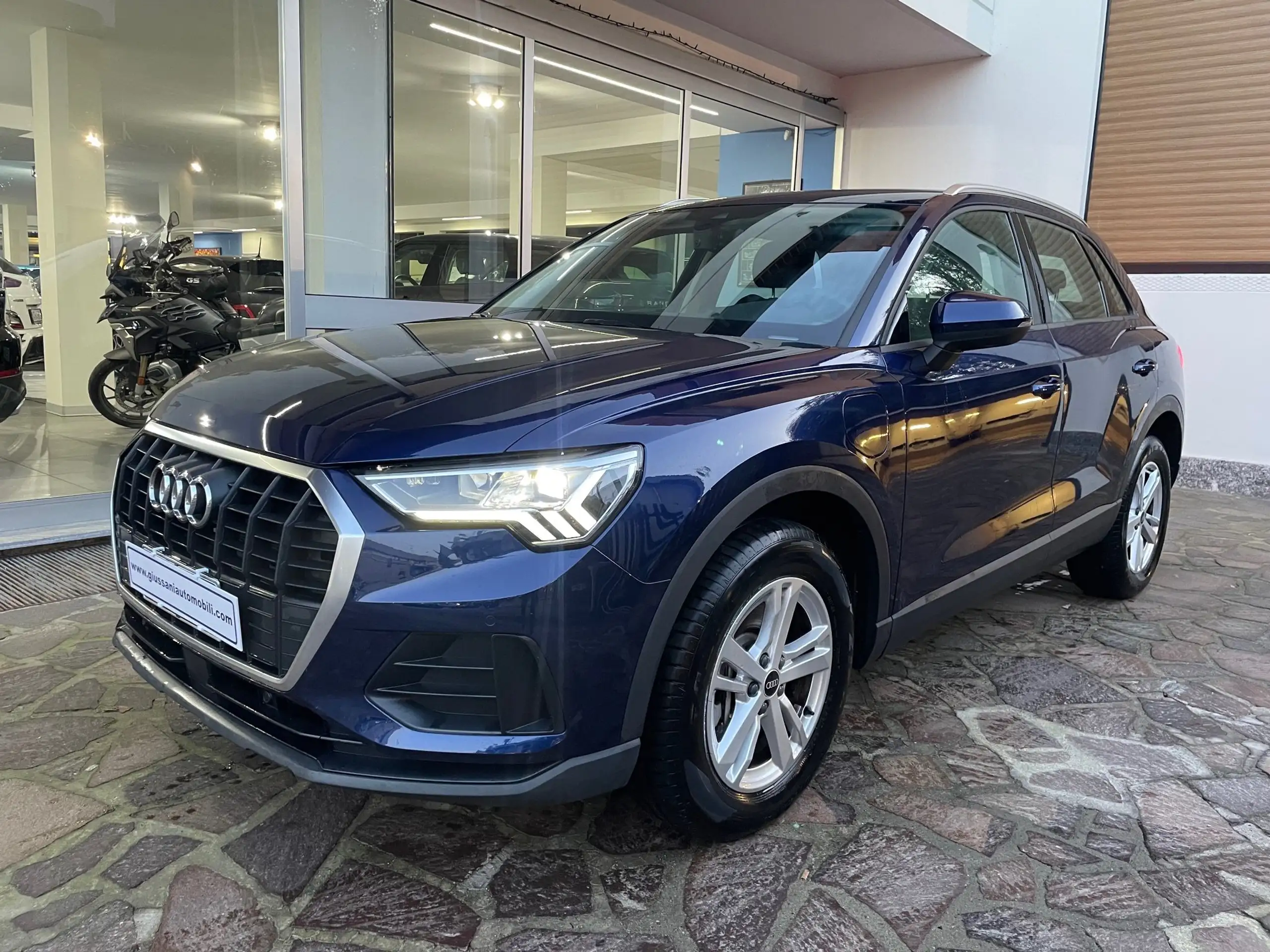 Audi - Q3