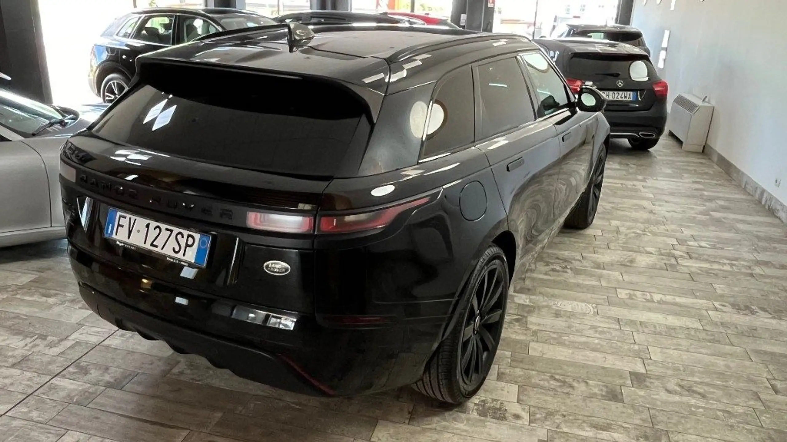 Land Rover - Range Rover Velar