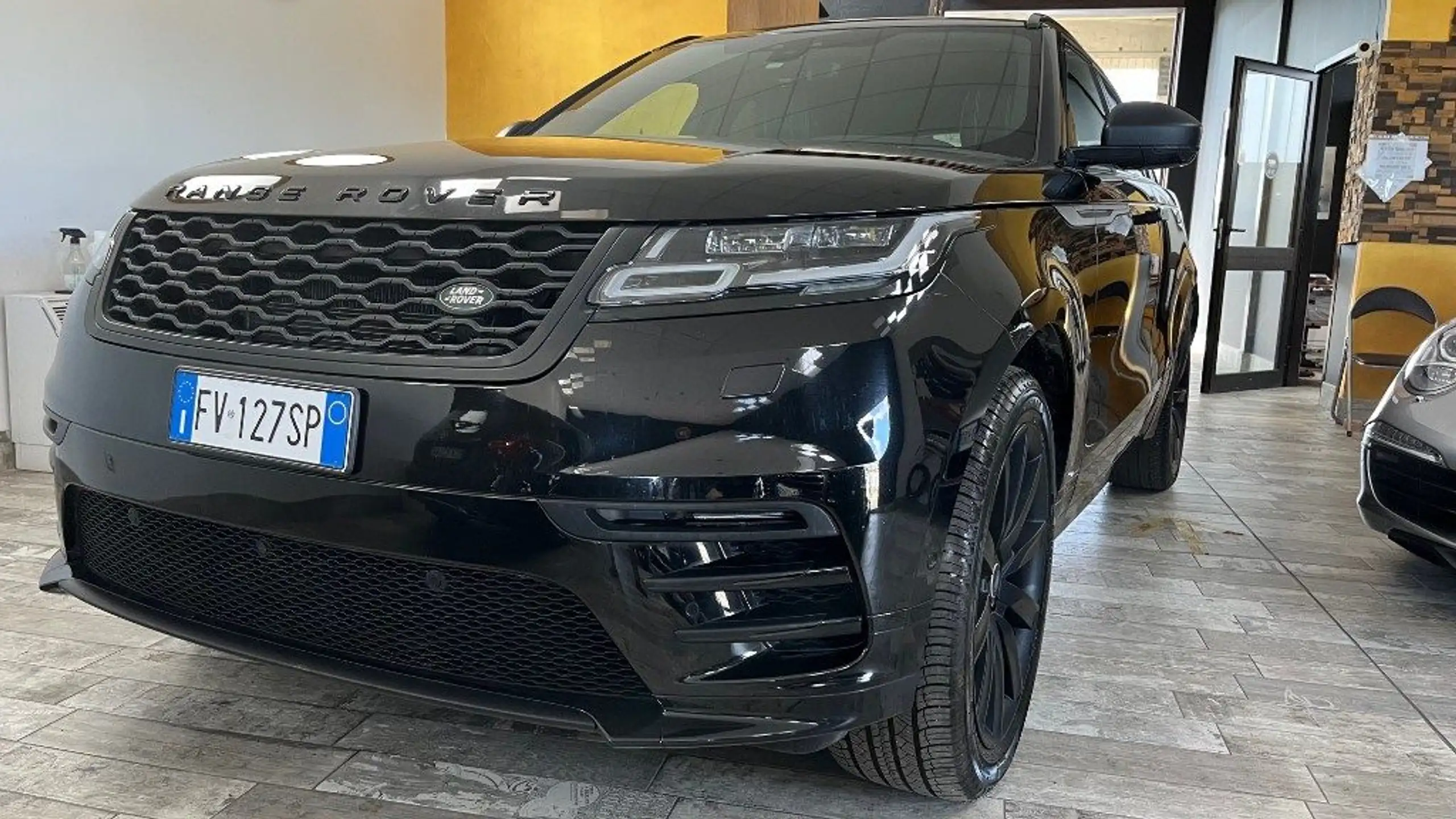 Land Rover - Range Rover Velar