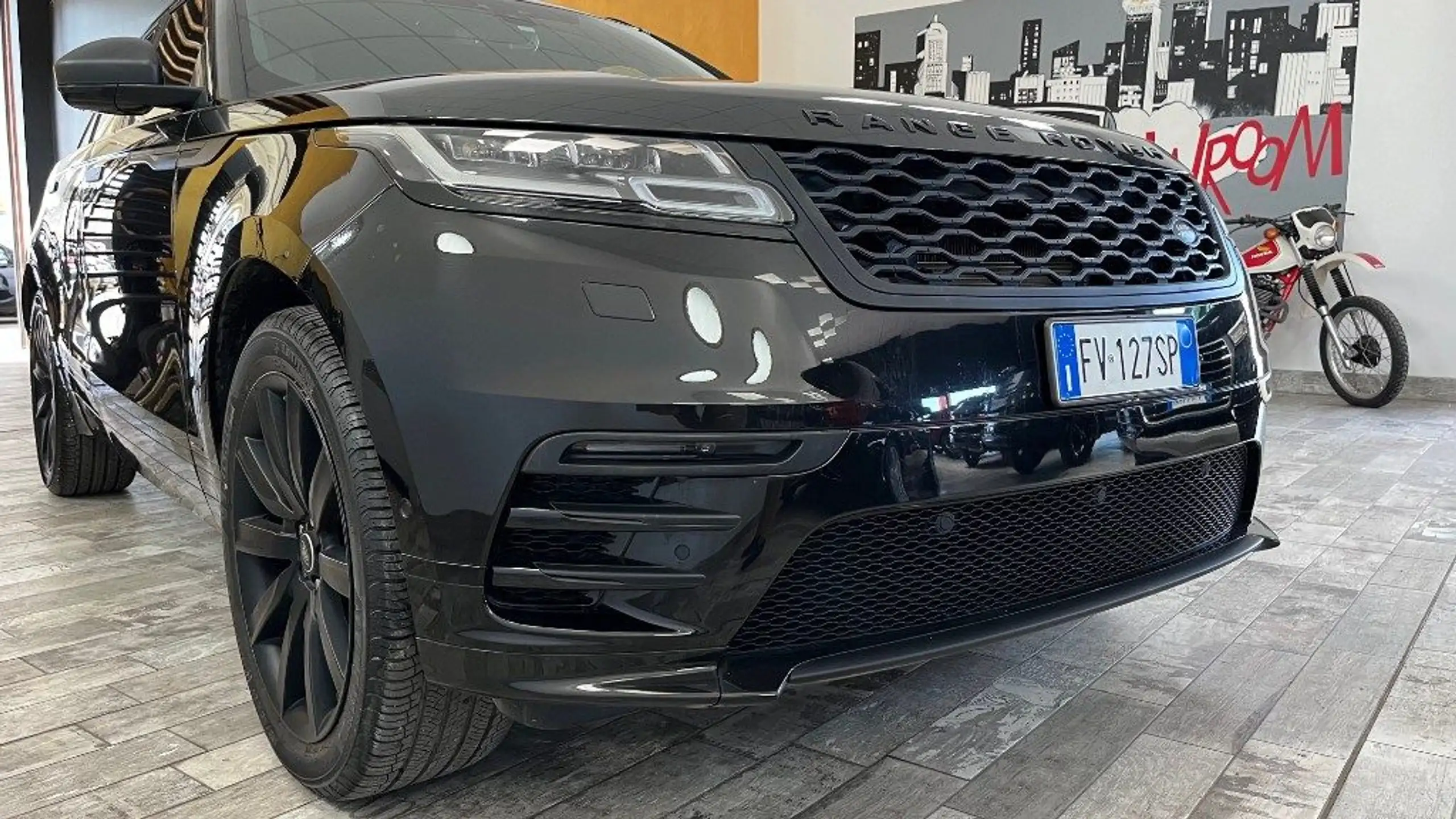 Land Rover - Range Rover Velar