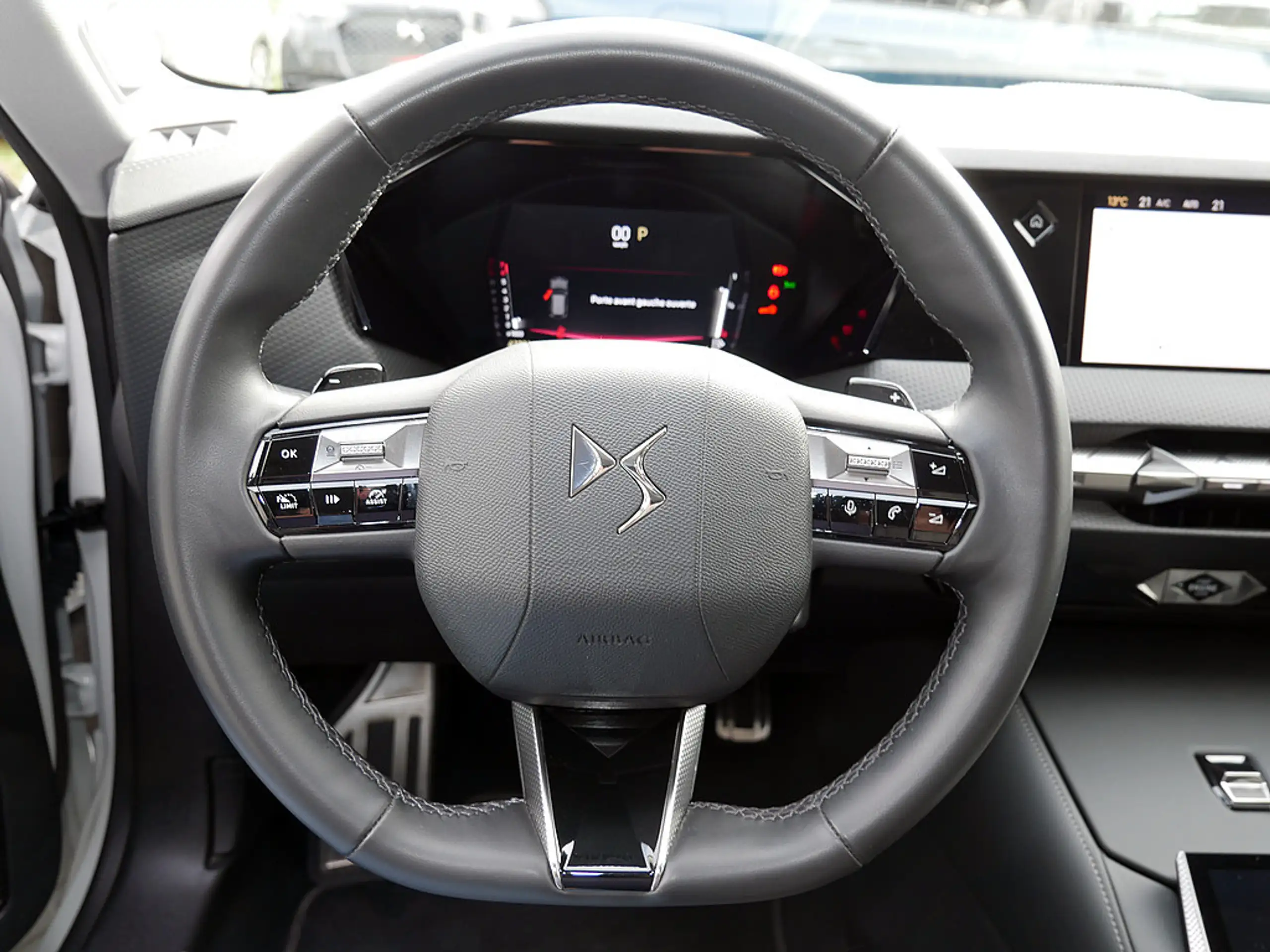 DS Automobiles - DS 4