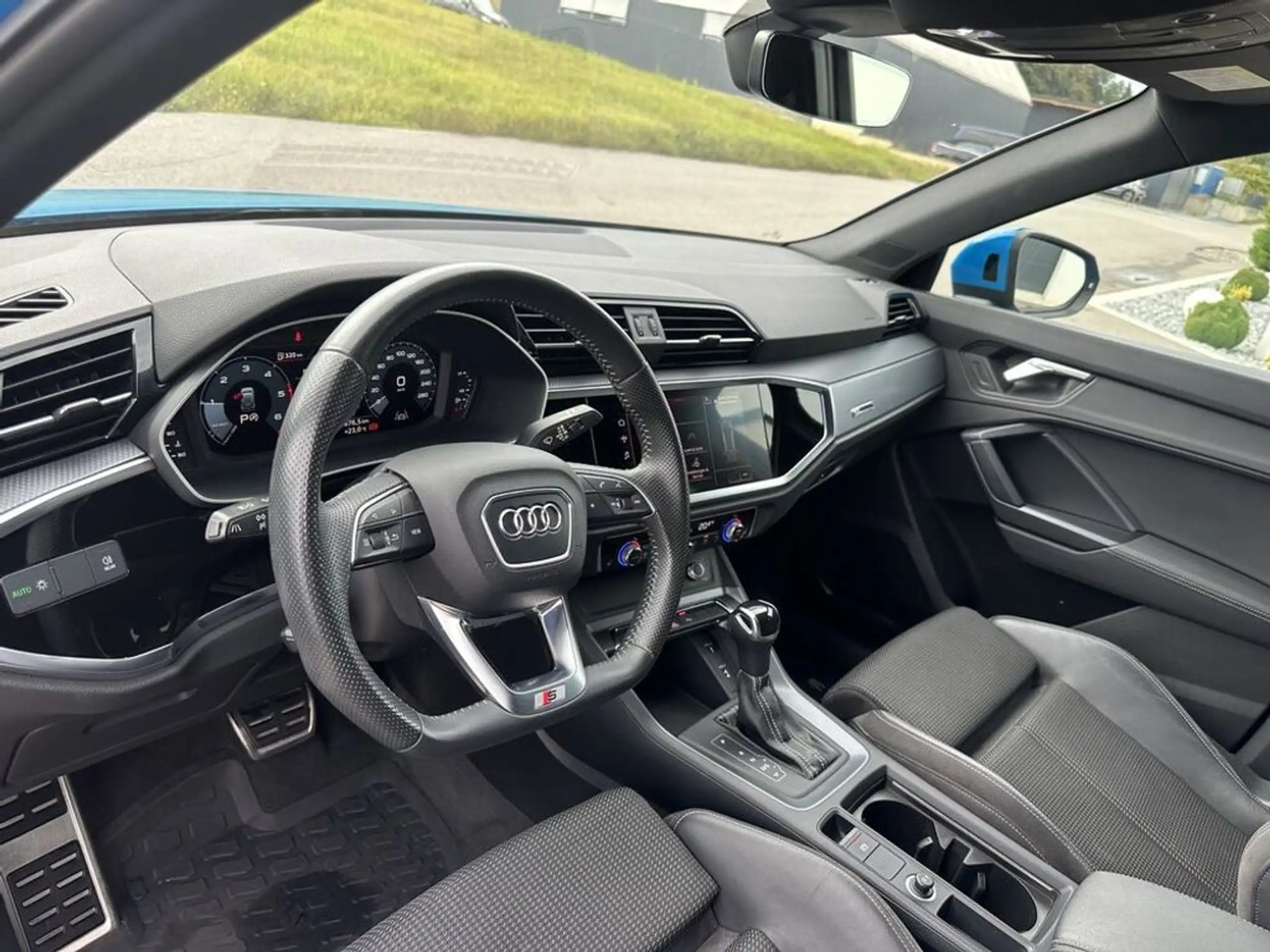 Audi - Q3