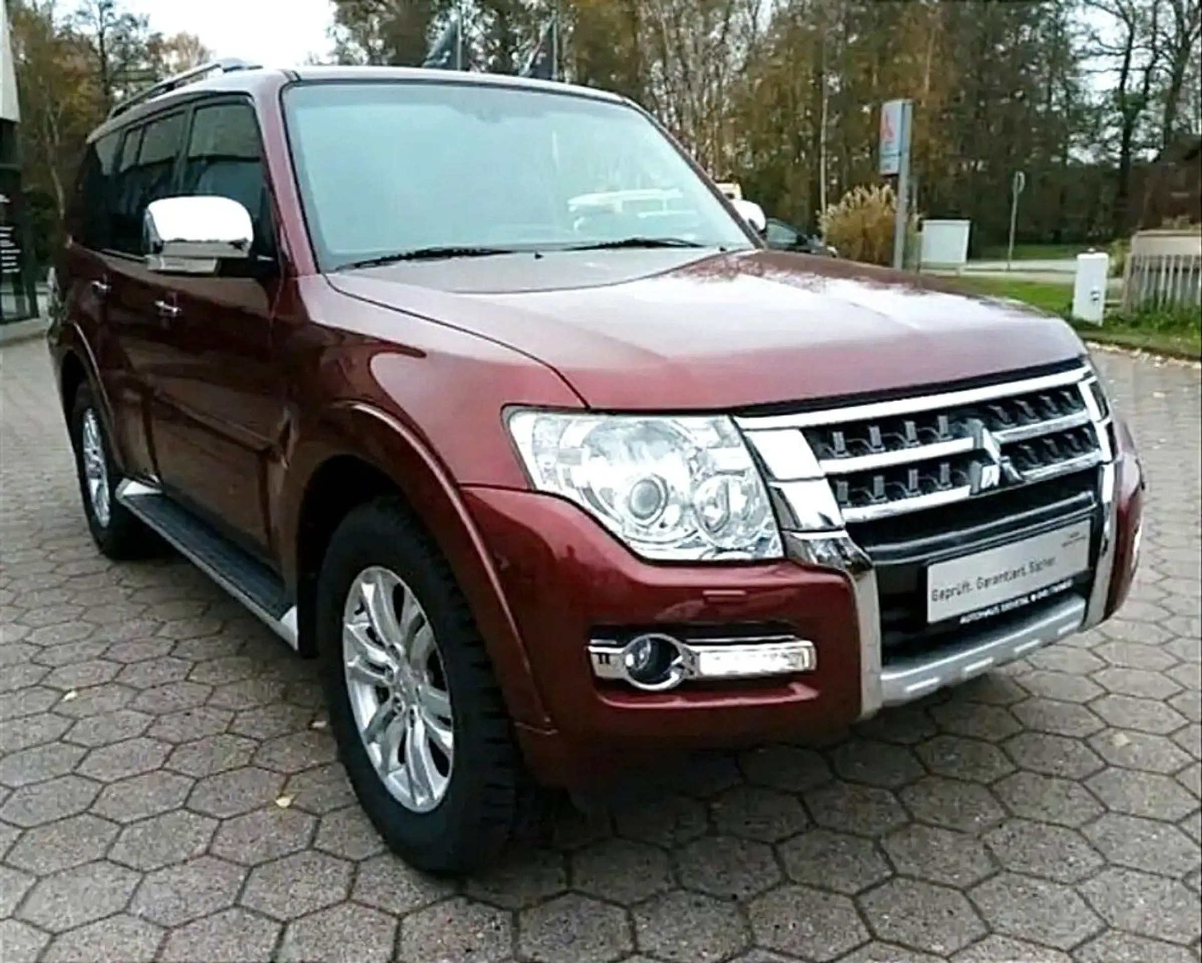 Mitsubishi - Pajero