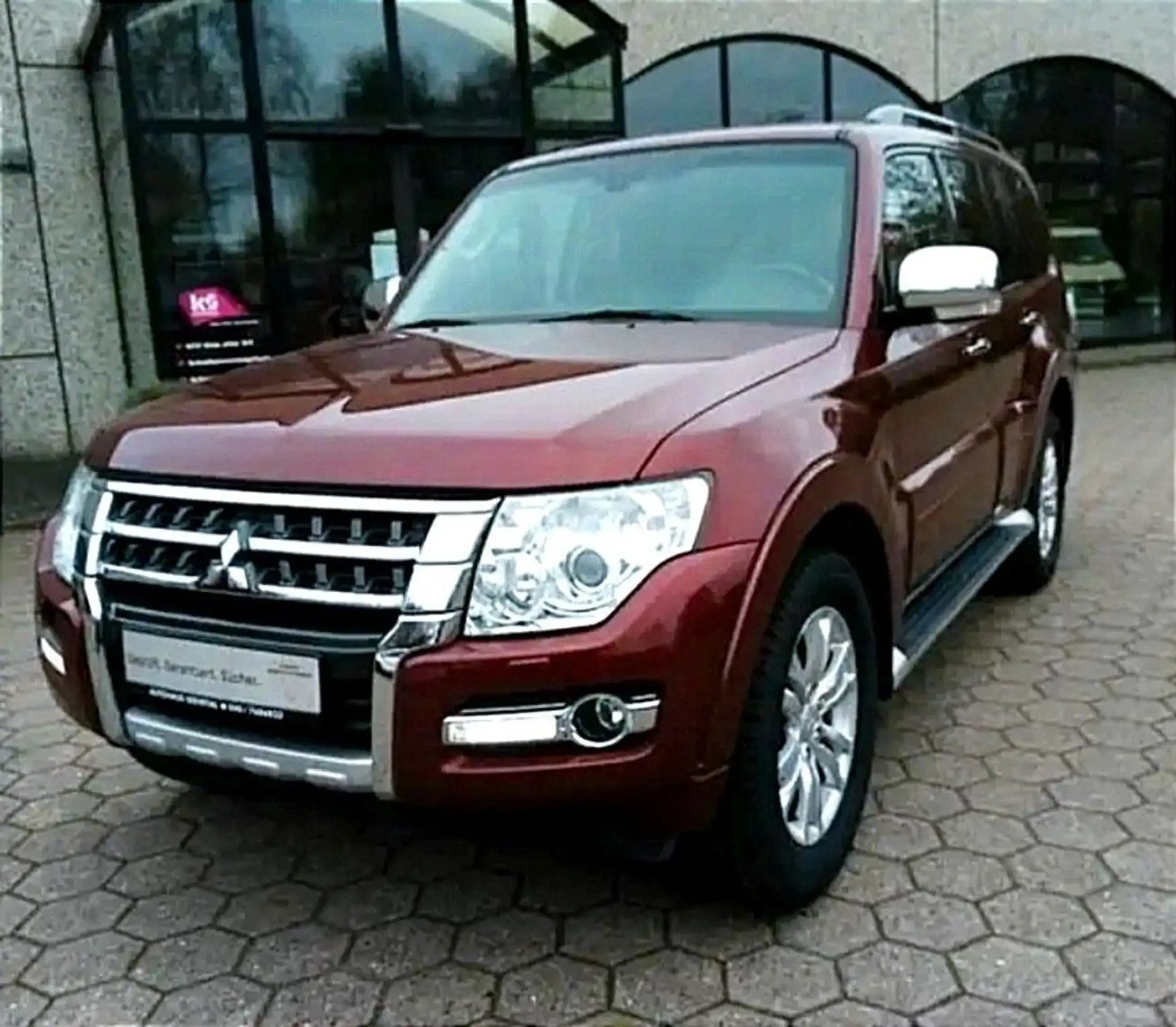 Mitsubishi - Pajero