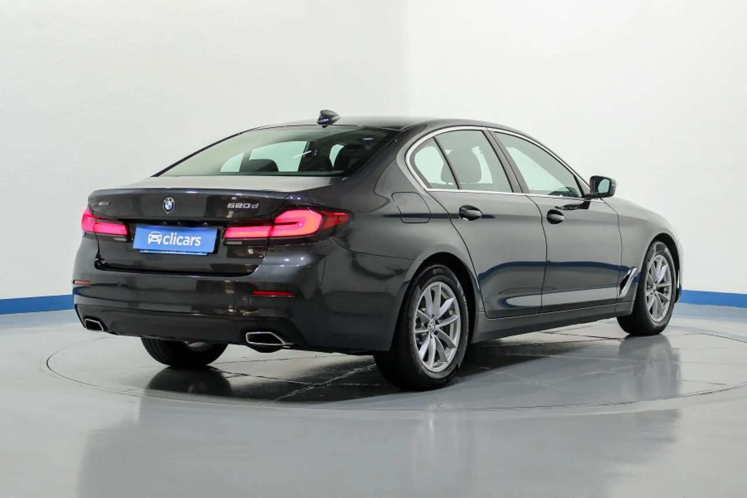 BMW - 520