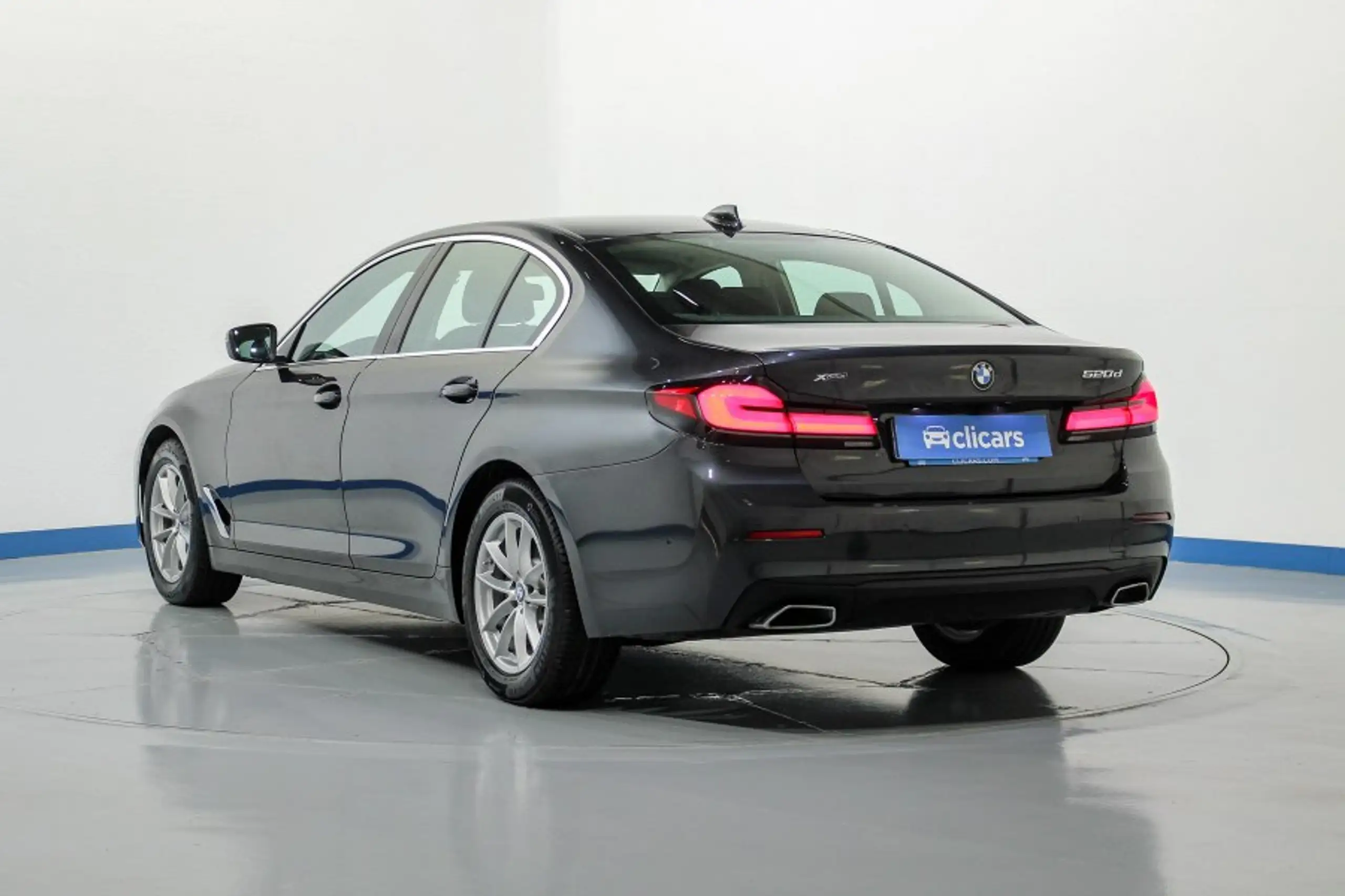 BMW - 520