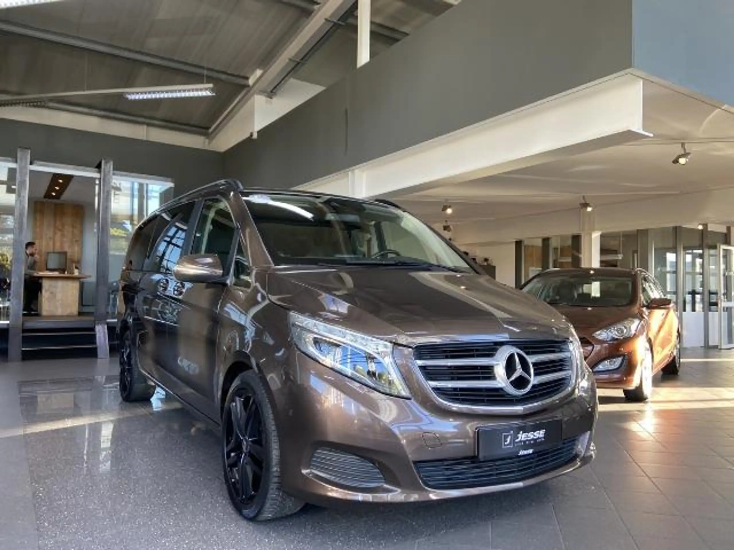 Mercedes-Benz - V 250