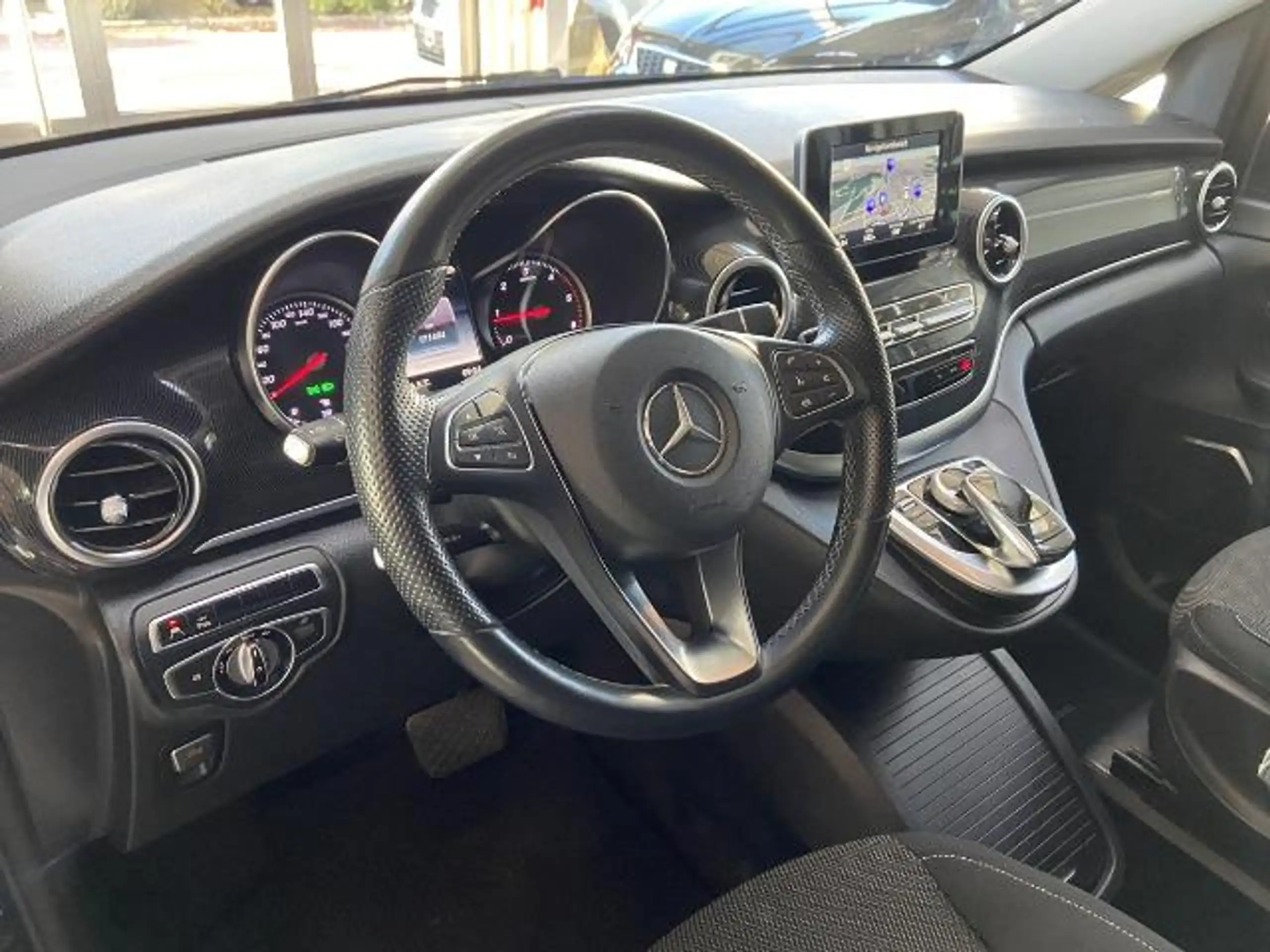 Mercedes-Benz - V 250