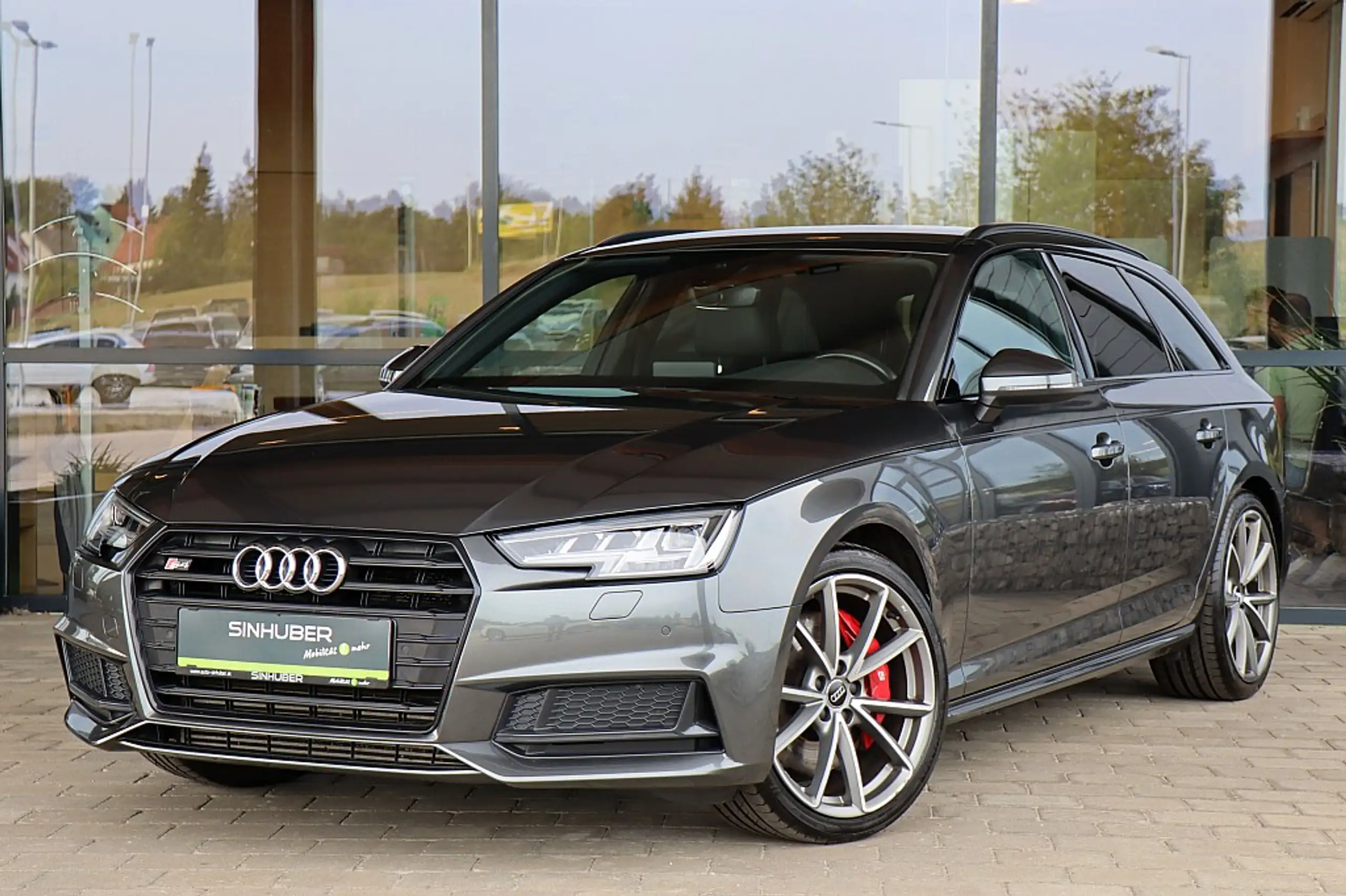 Audi - S4