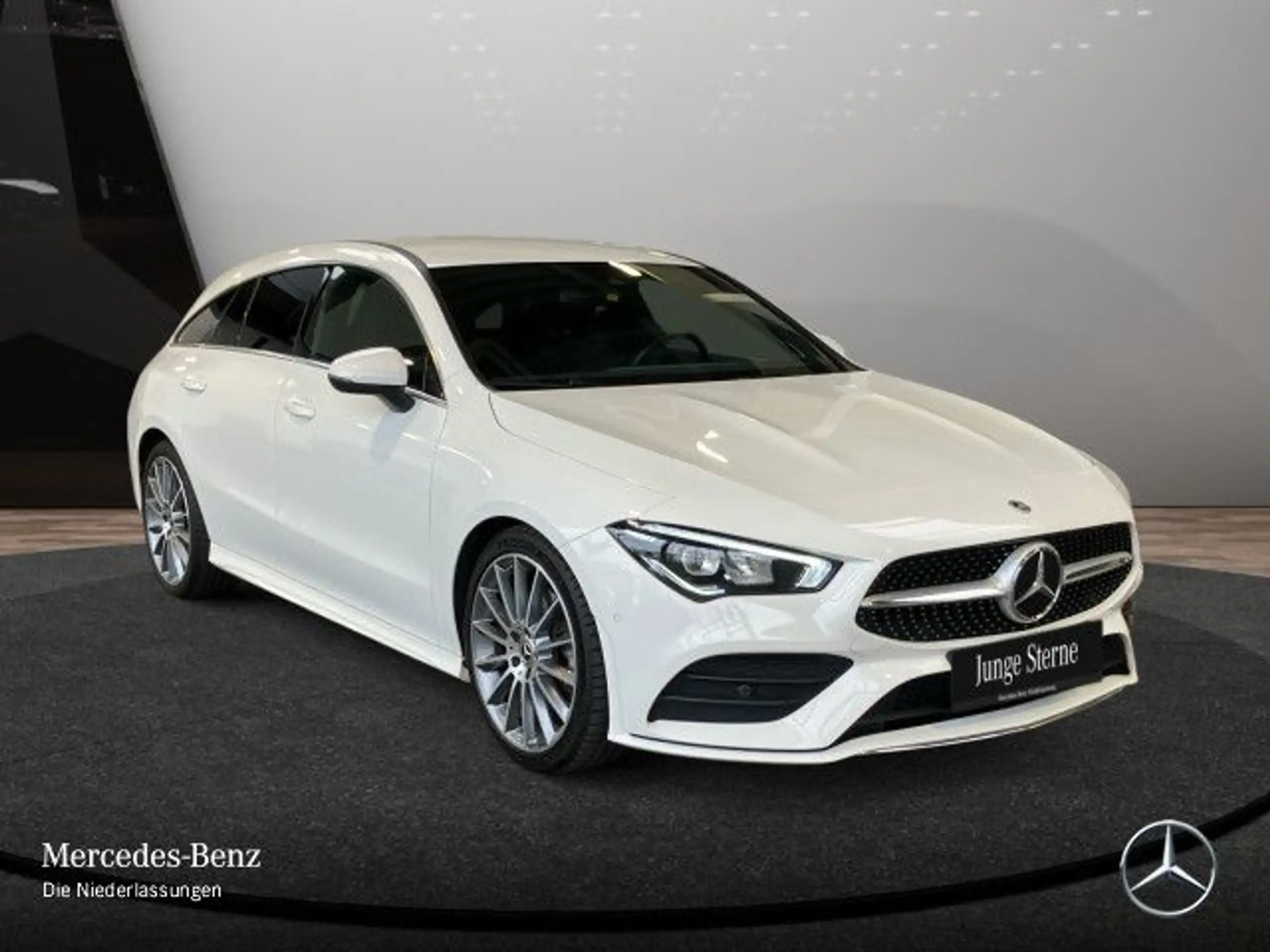 Mercedes-Benz - CLA 220