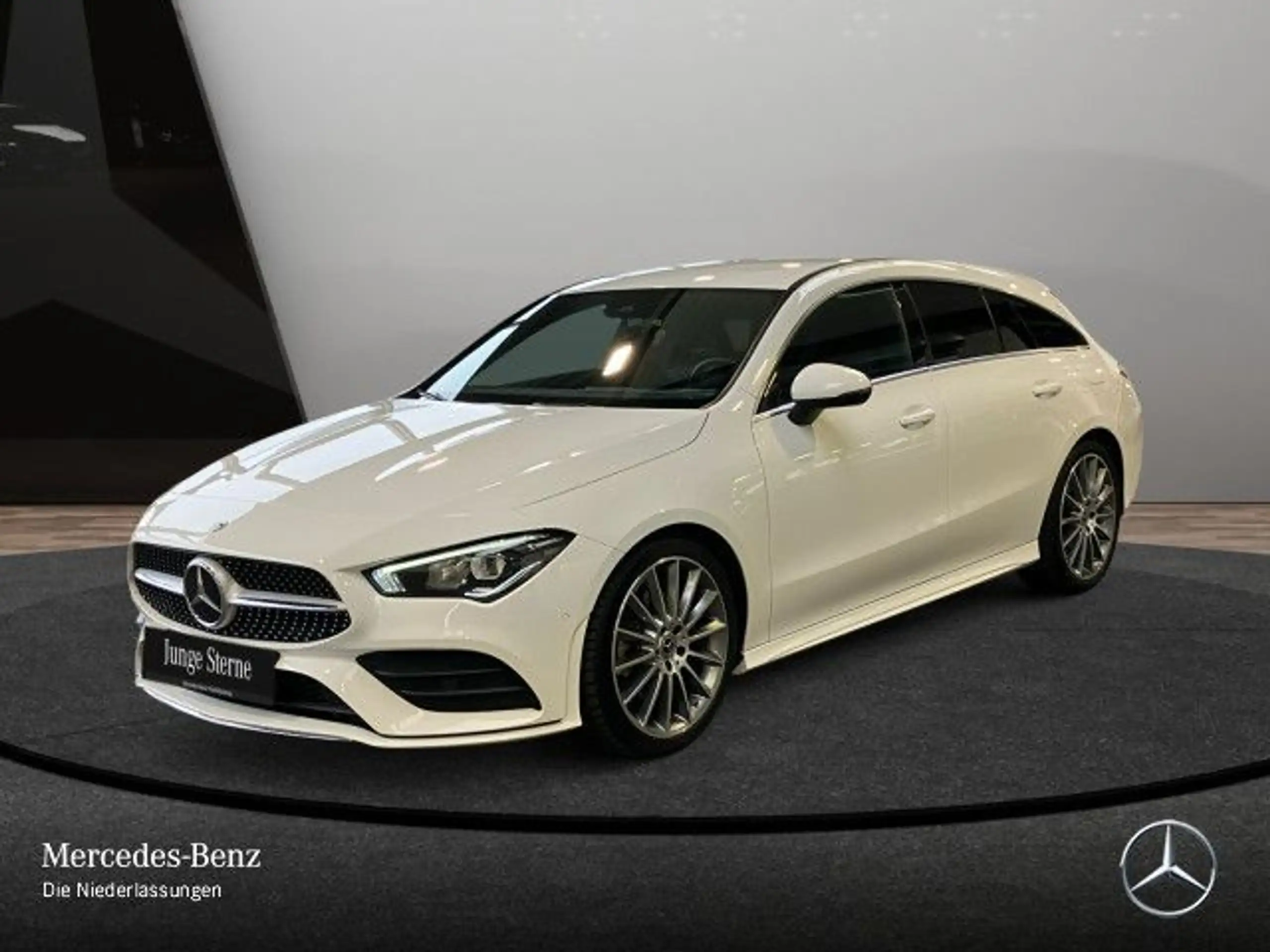 Mercedes-Benz - CLA 220