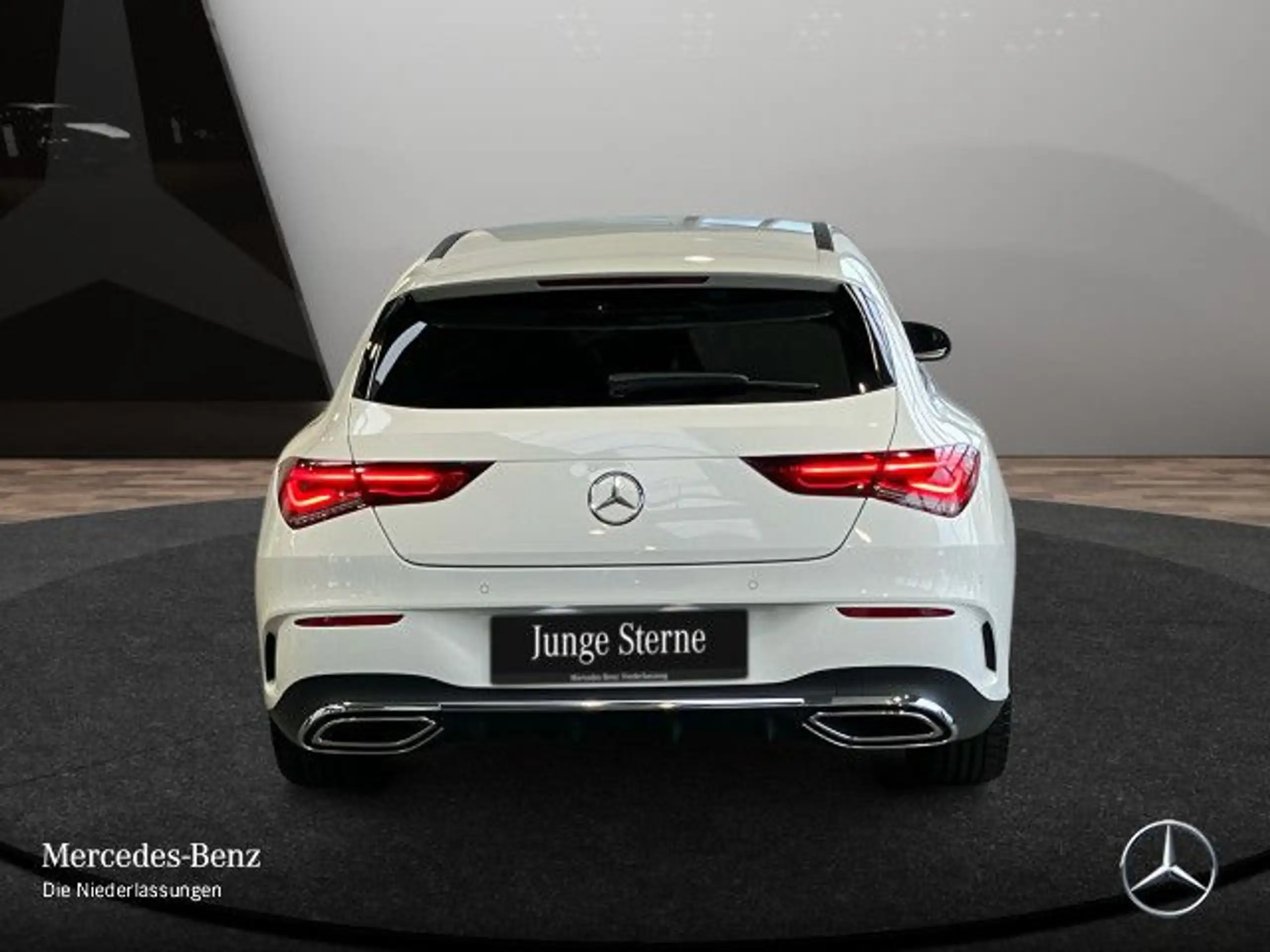 Mercedes-Benz - CLA 220