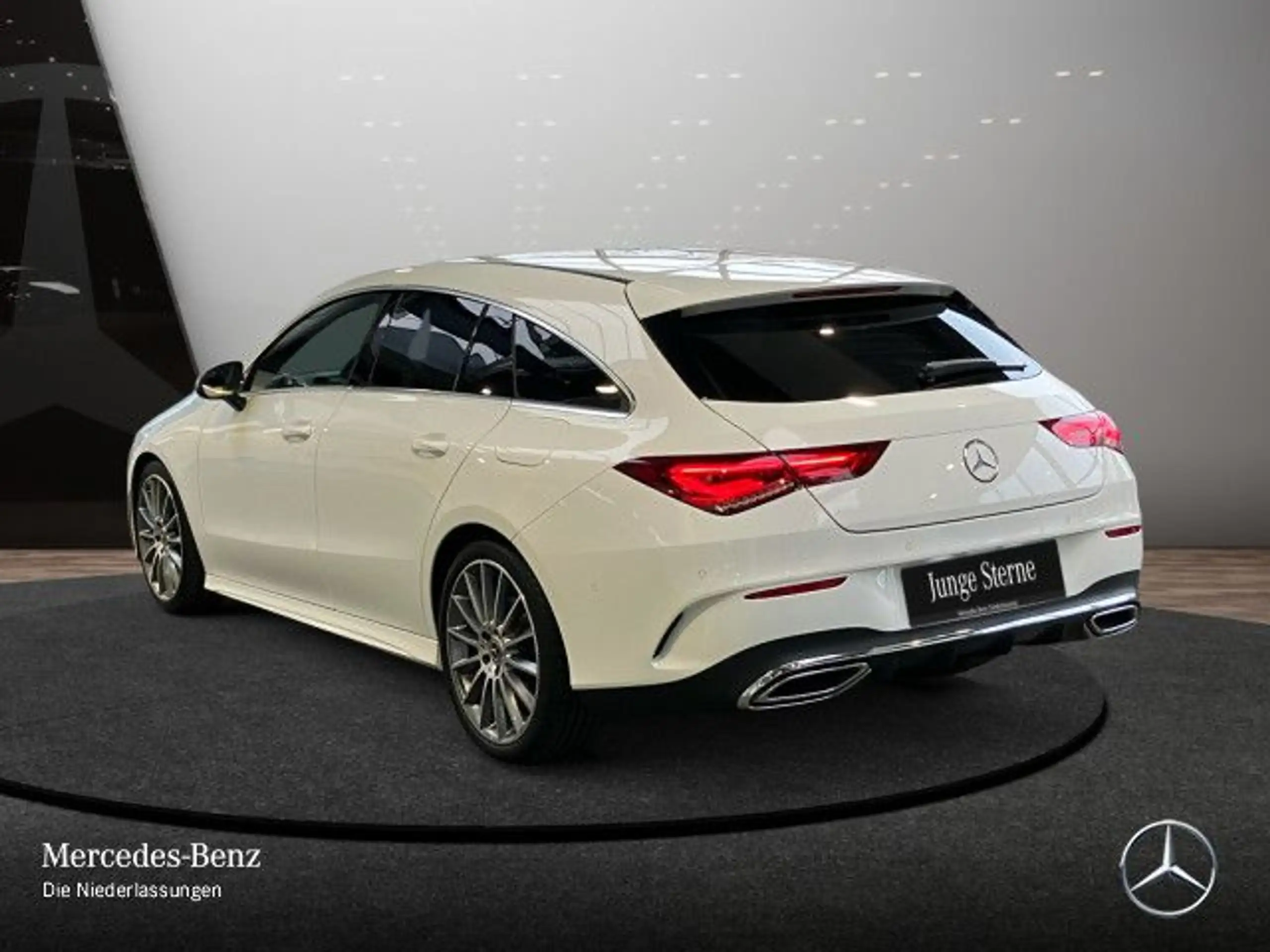 Mercedes-Benz - CLA 220