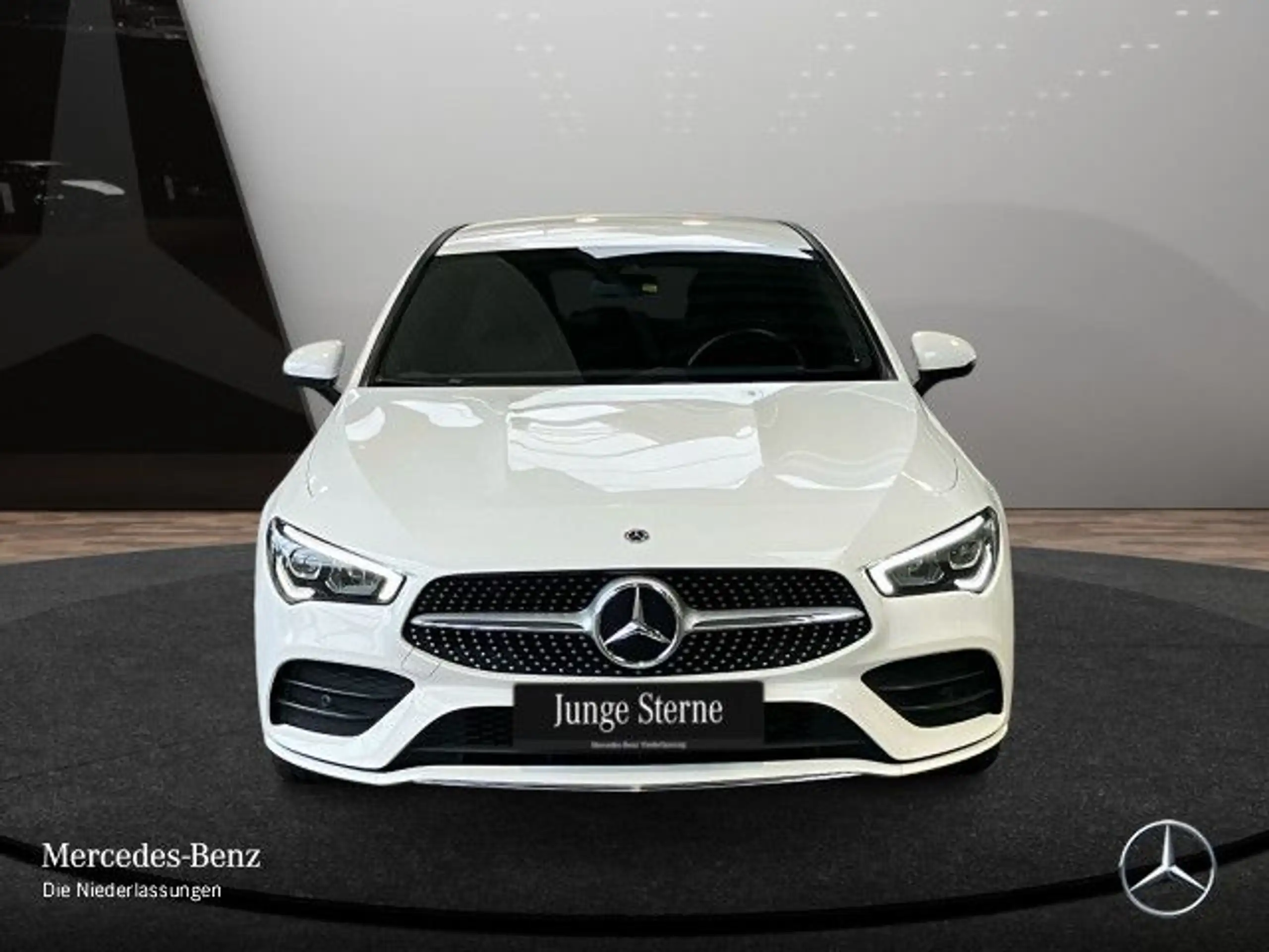 Mercedes-Benz - CLA 220