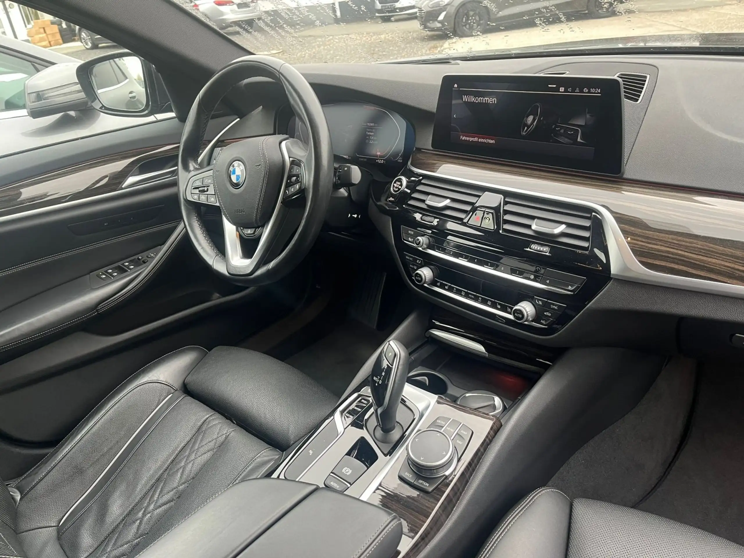 BMW - 530