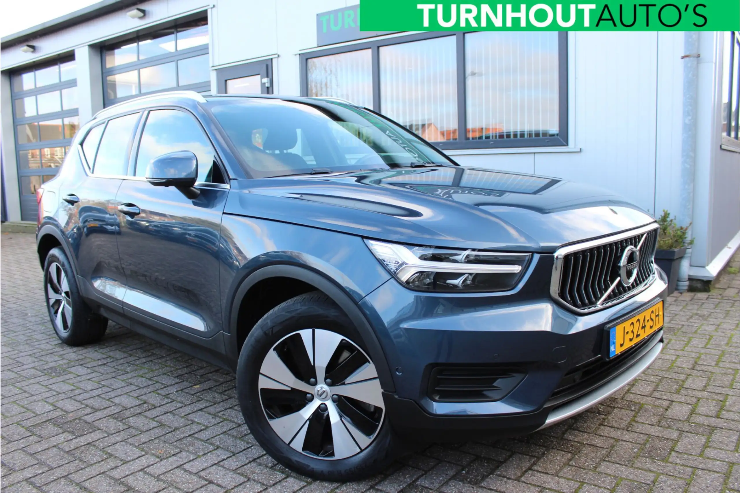 Volvo - XC40