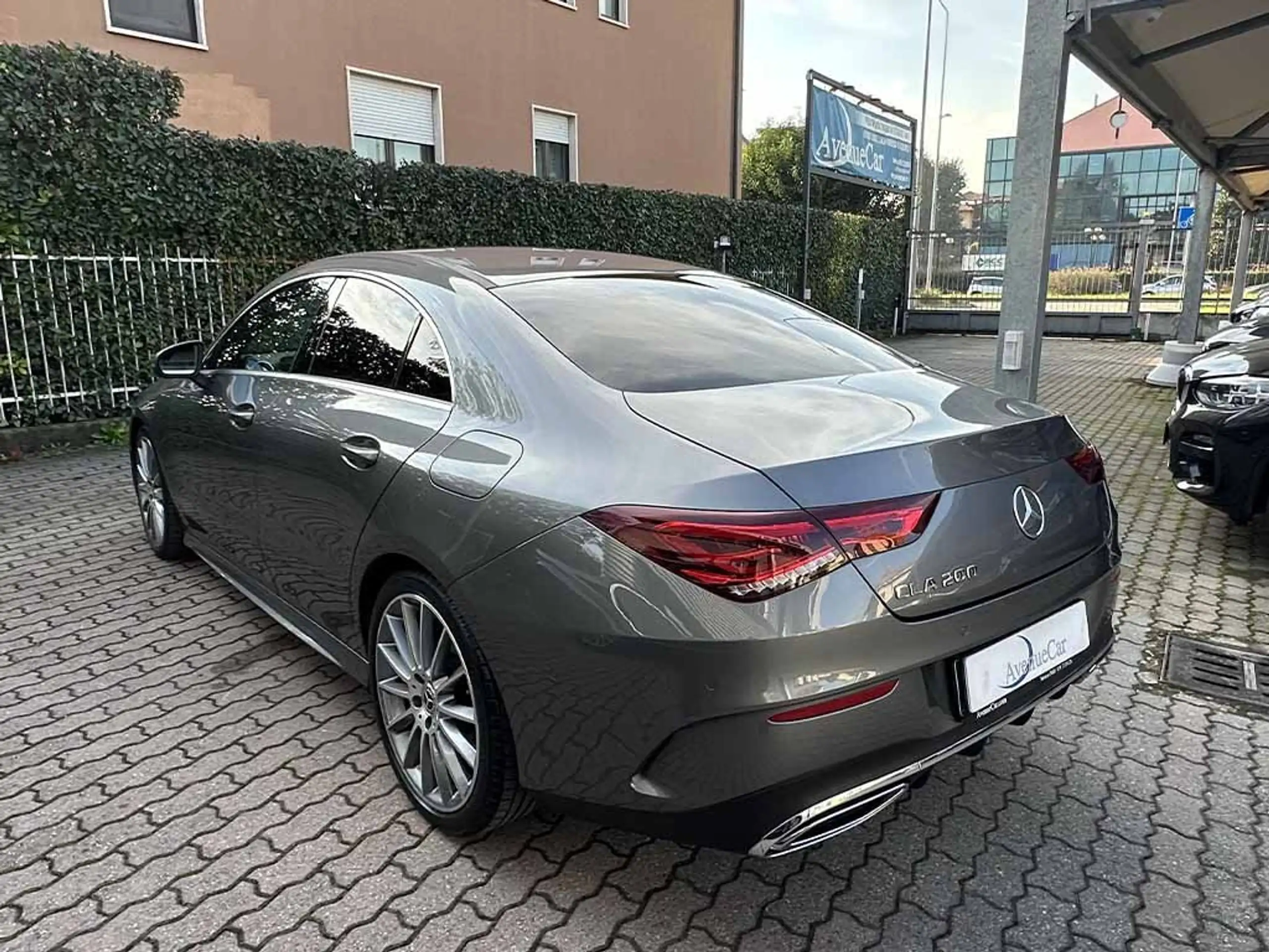 Mercedes-Benz - CLA 200