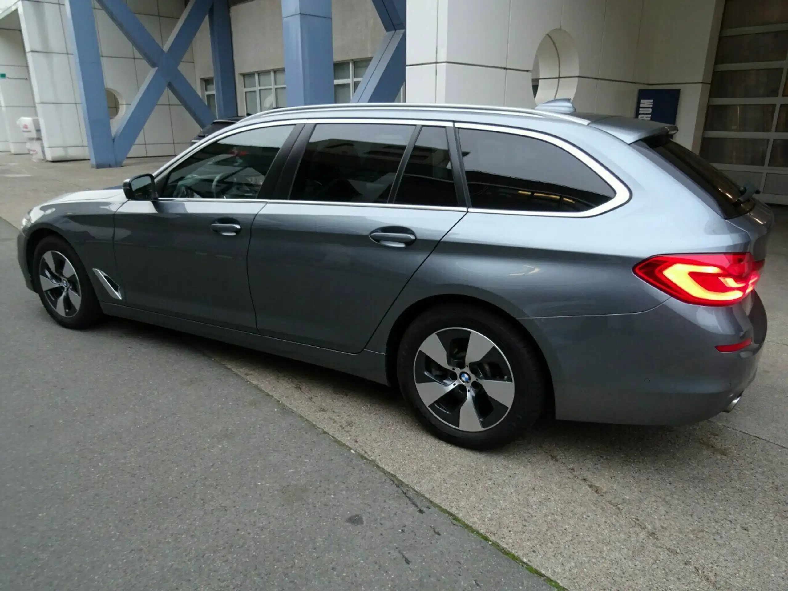 BMW - 520