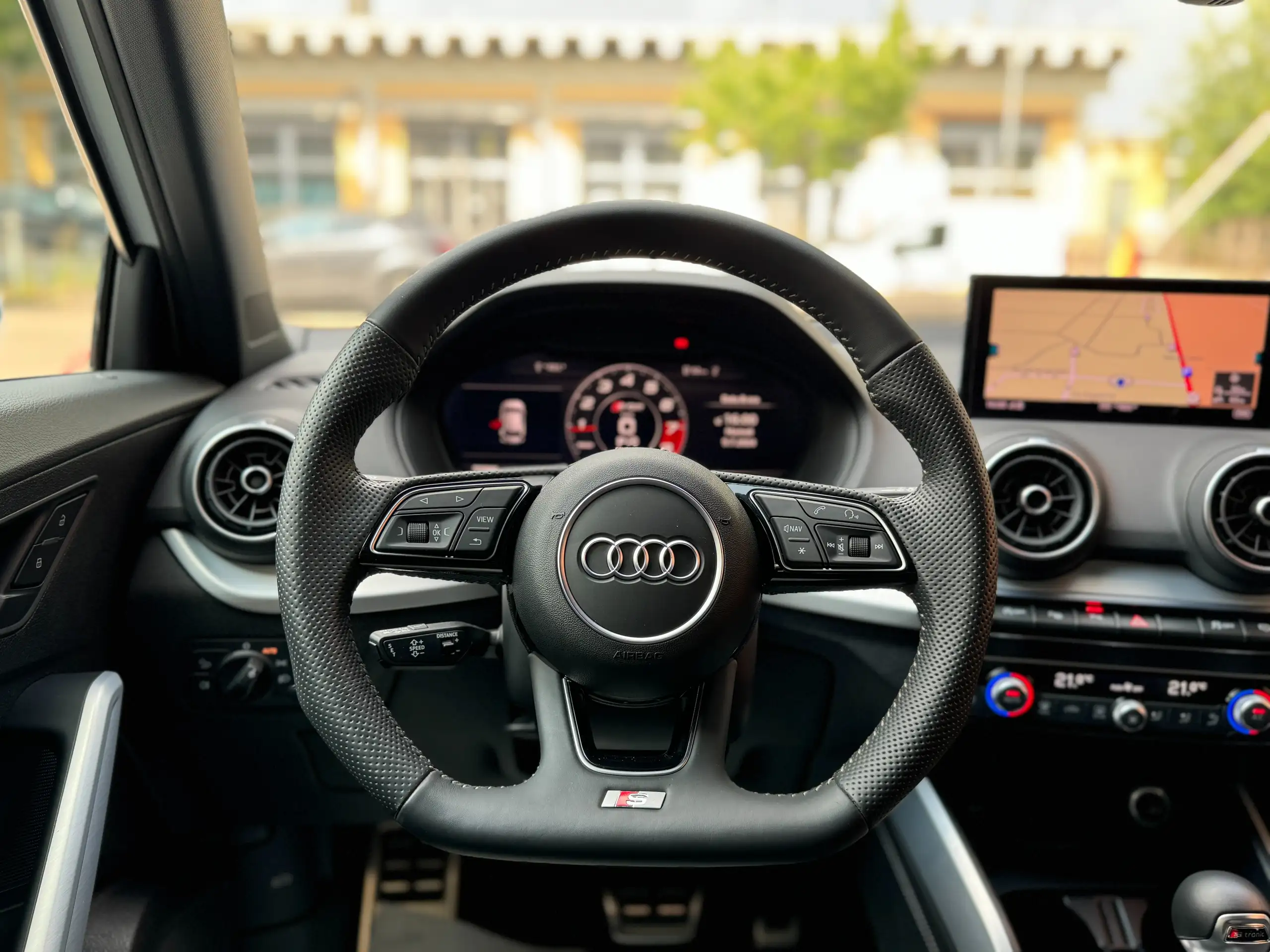 Audi - SQ2