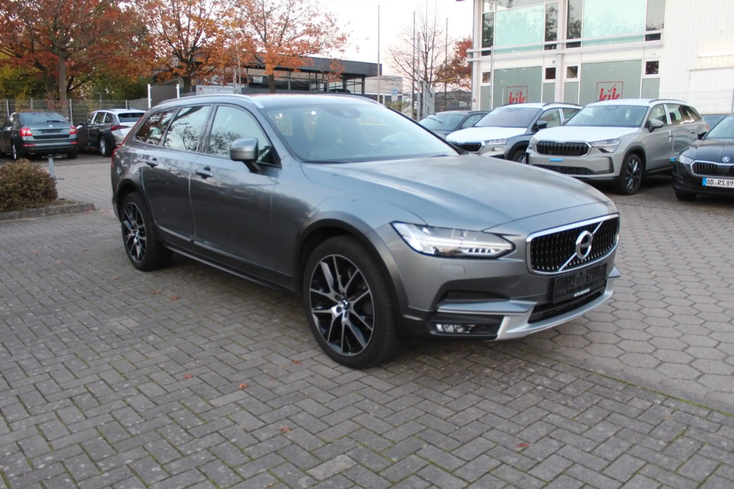 Volvo - V90 Cross Country