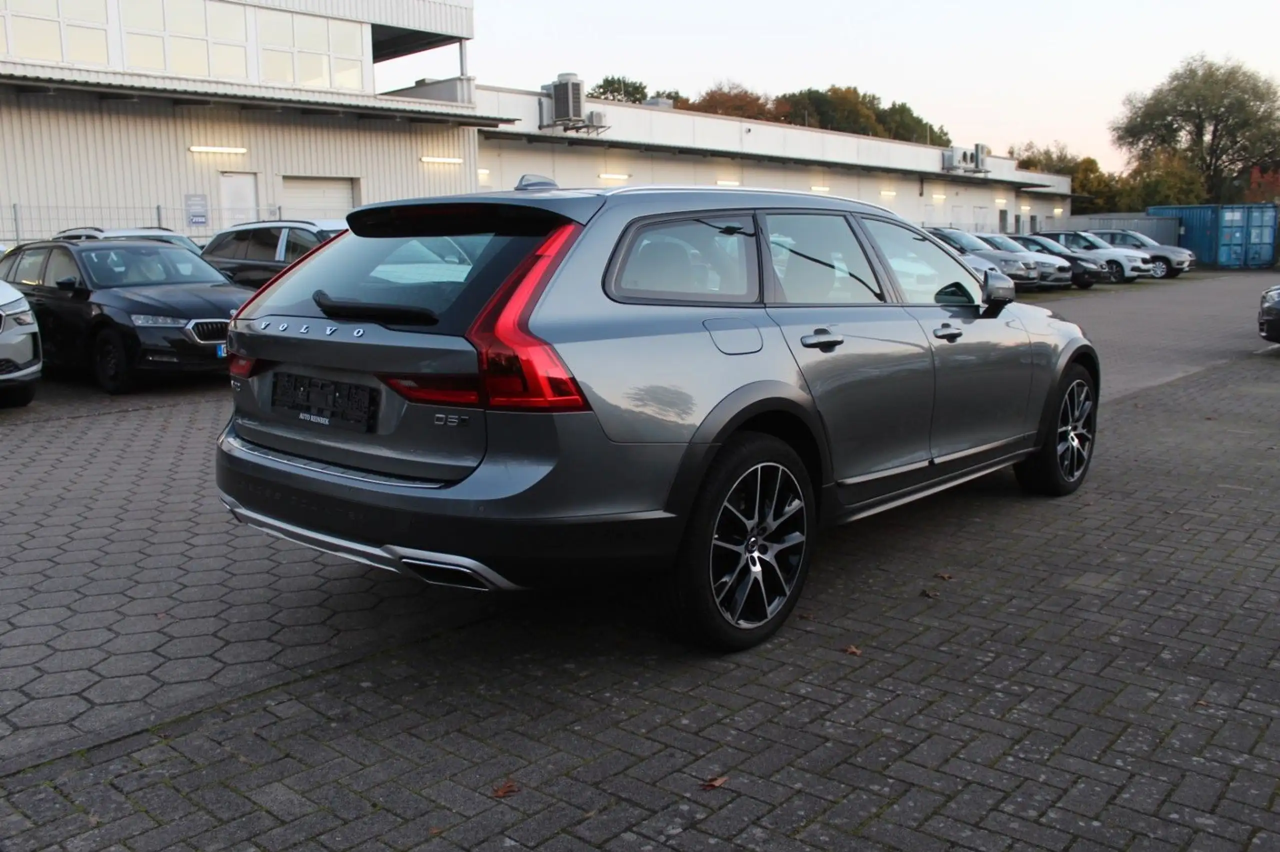 Volvo - V90 Cross Country