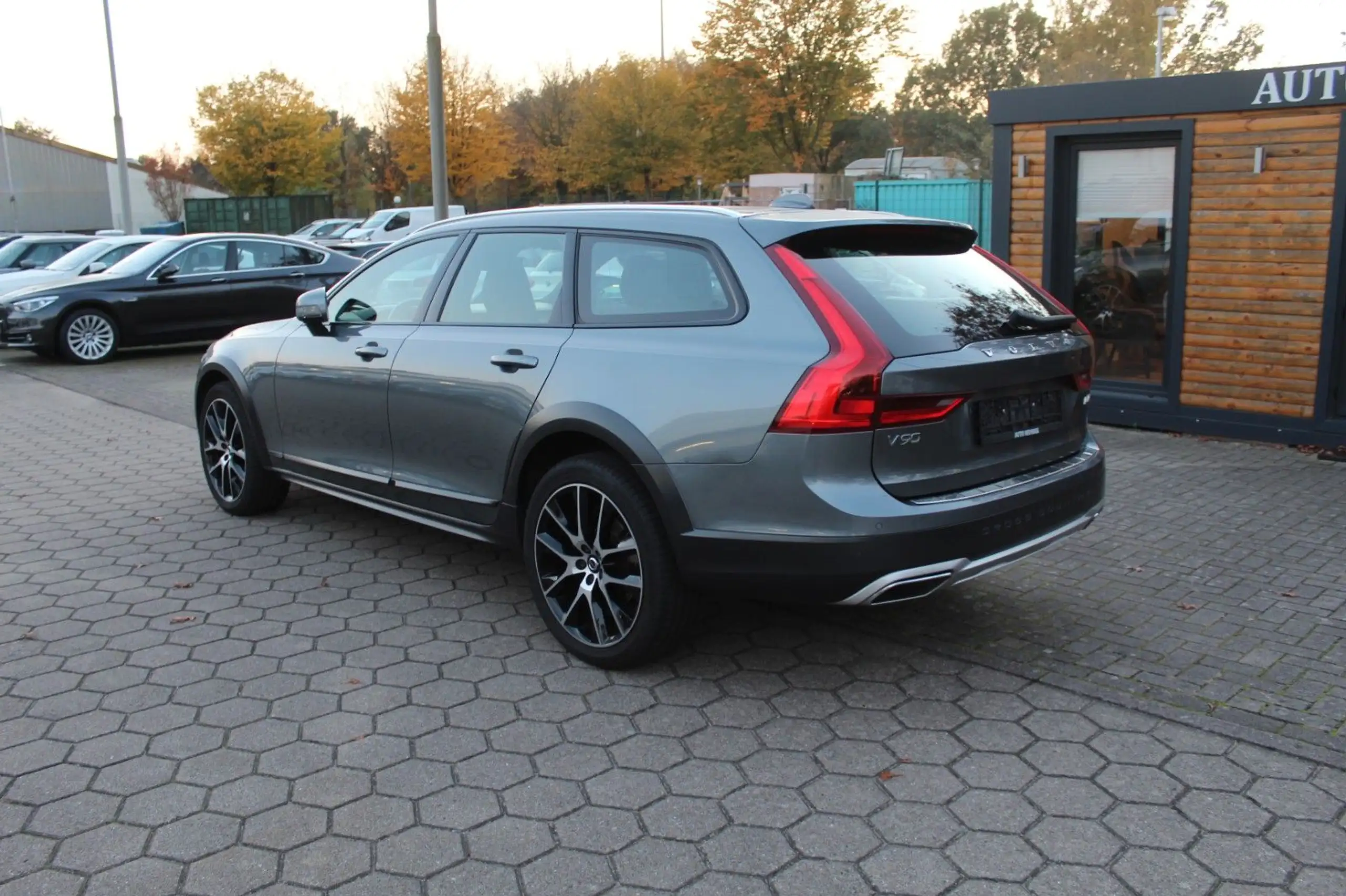 Volvo - V90 Cross Country