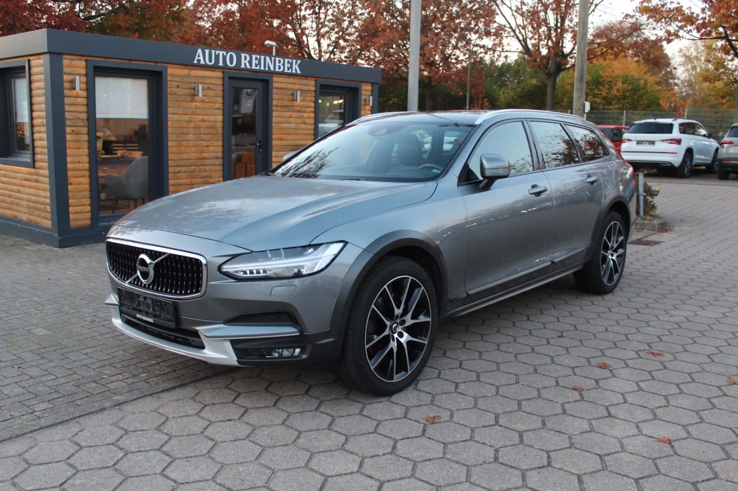 Volvo - V90 Cross Country