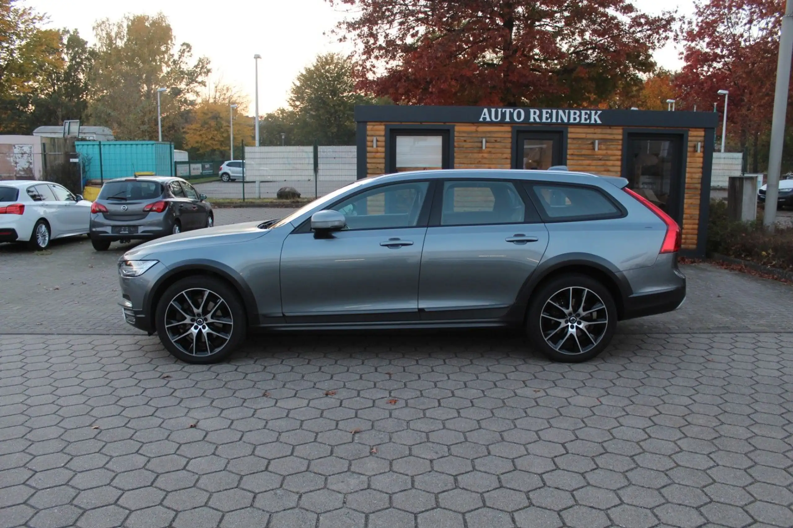 Volvo - V90 Cross Country