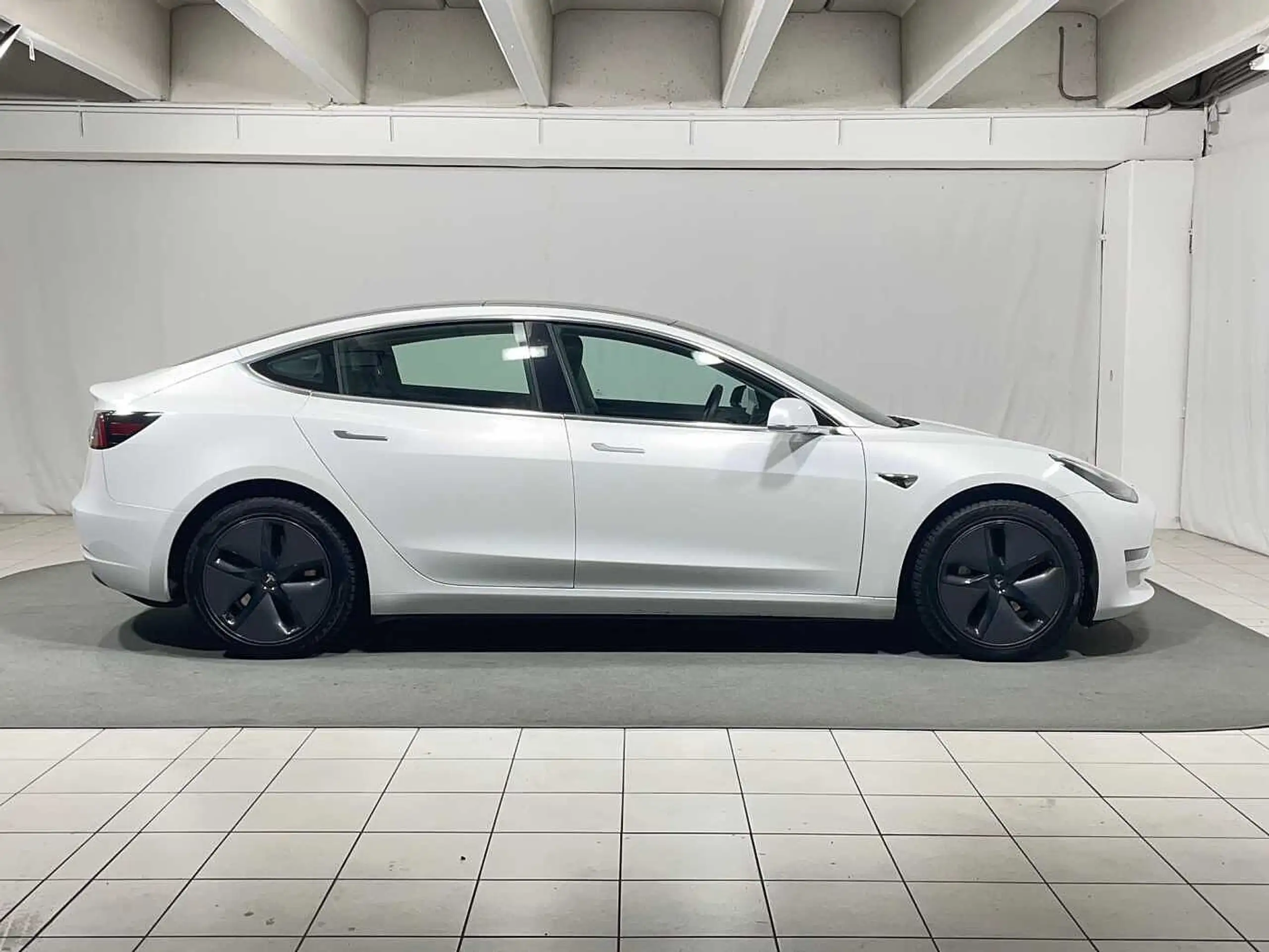 Tesla - Model 3