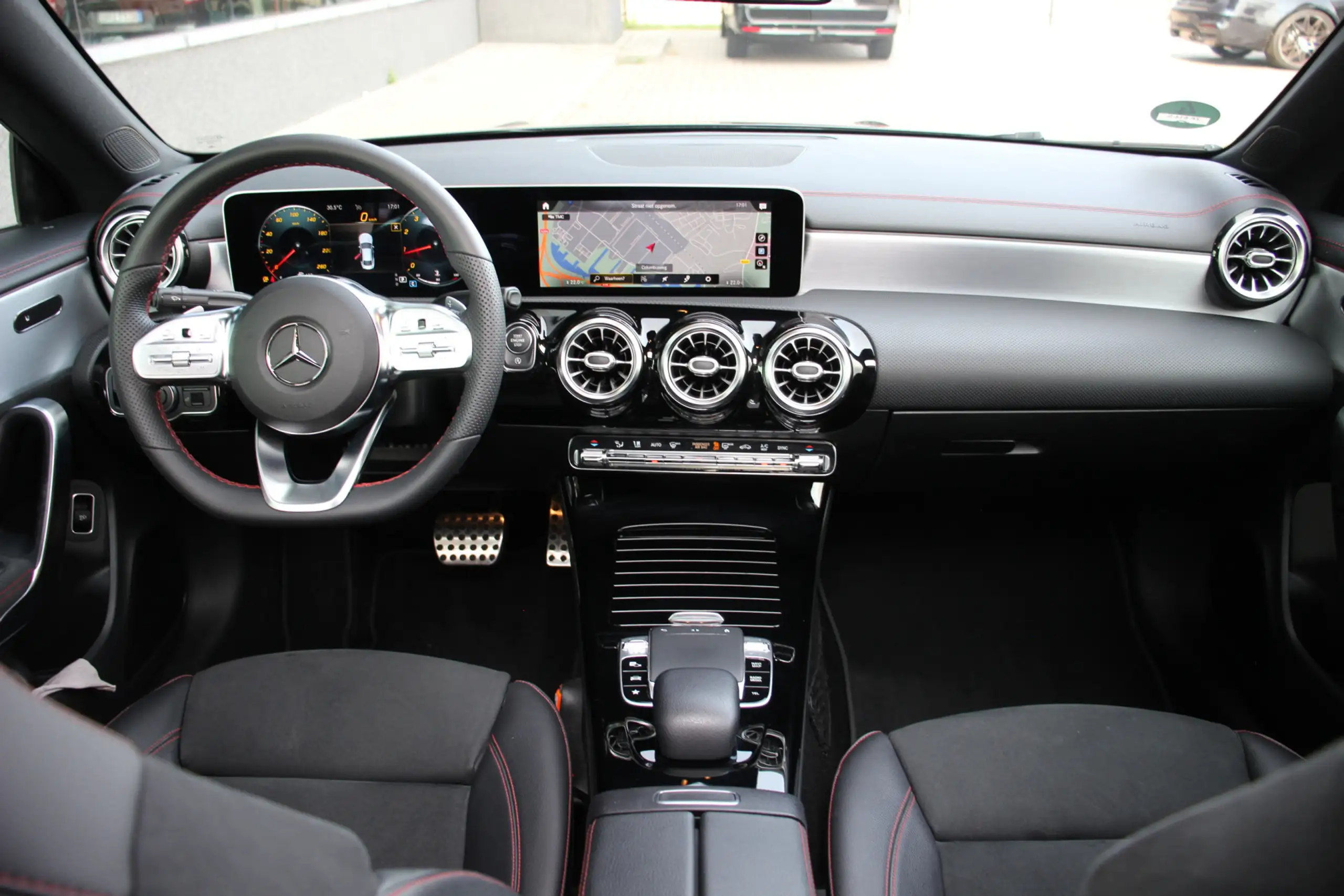 Mercedes-Benz - CLA 200