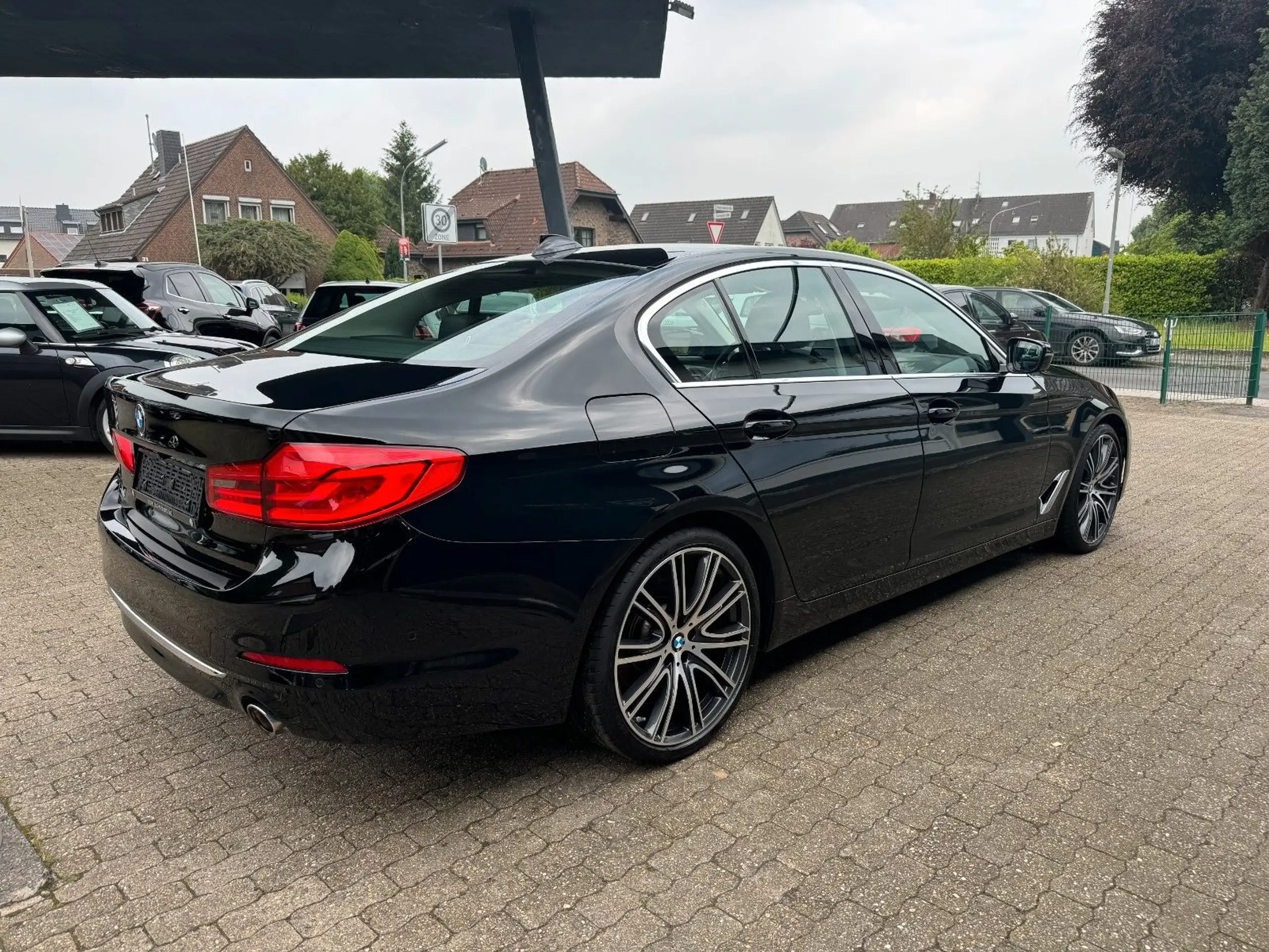 BMW - 530