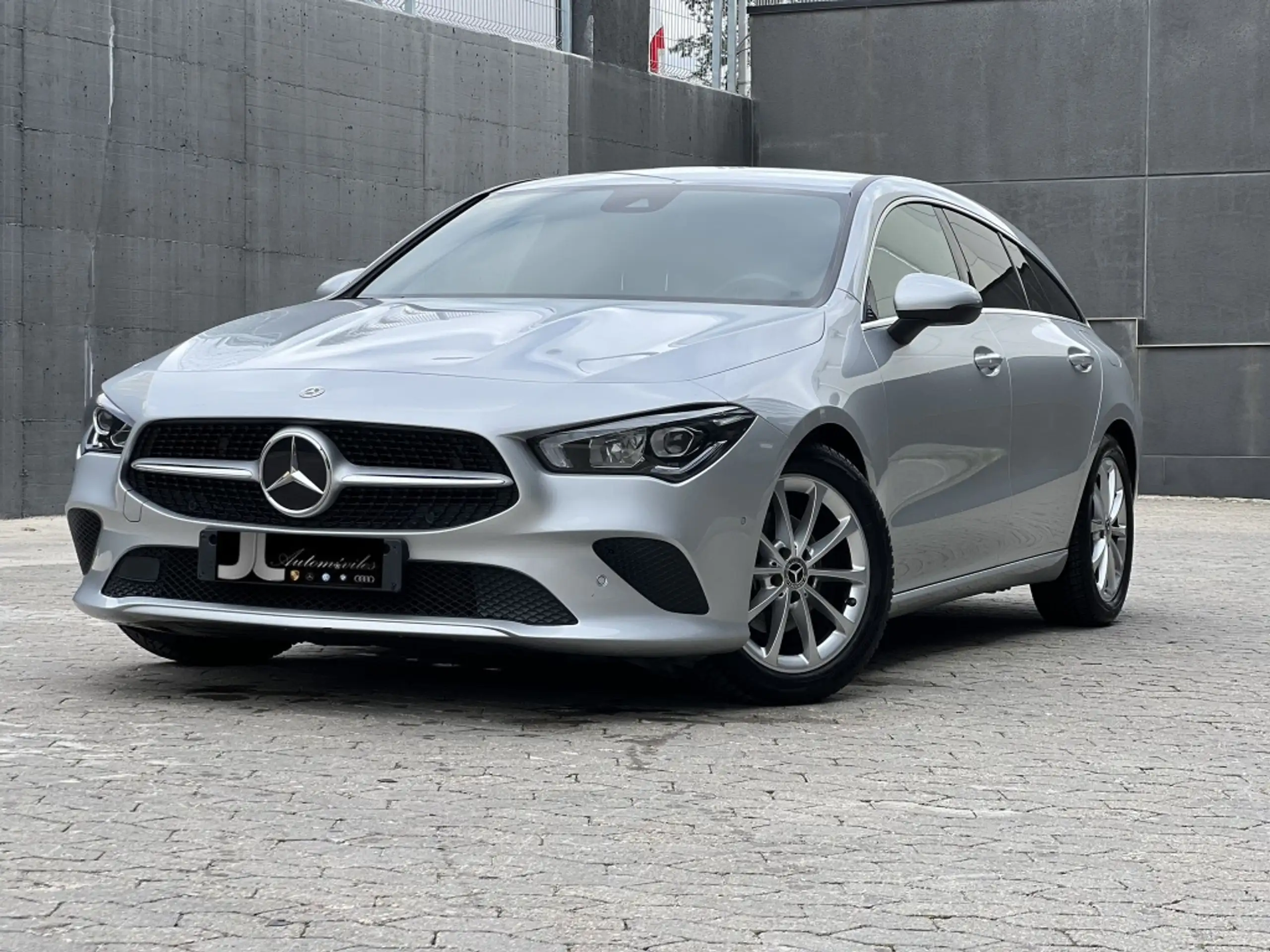 Mercedes-Benz - CLA 180