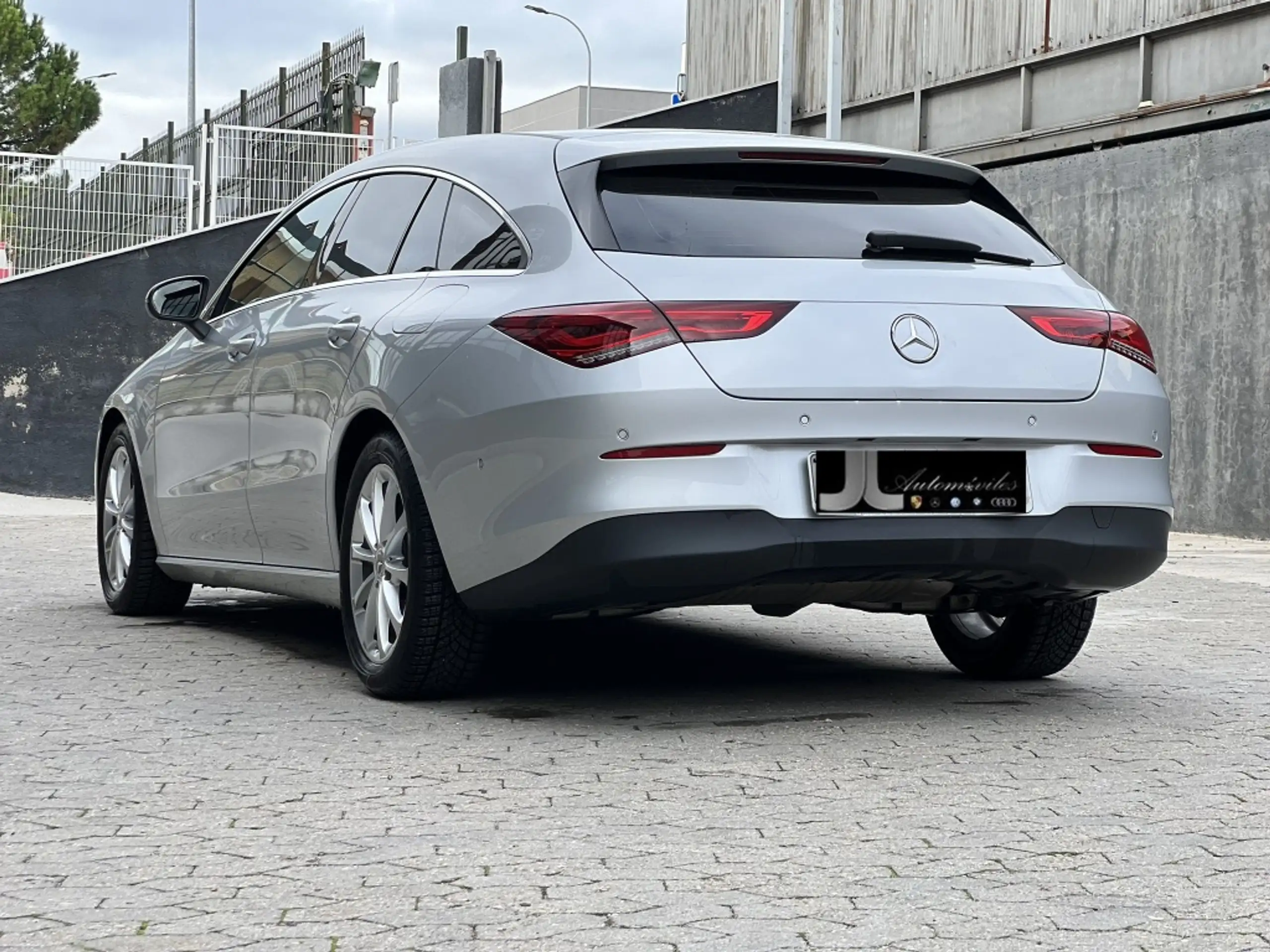 Mercedes-Benz - CLA 180