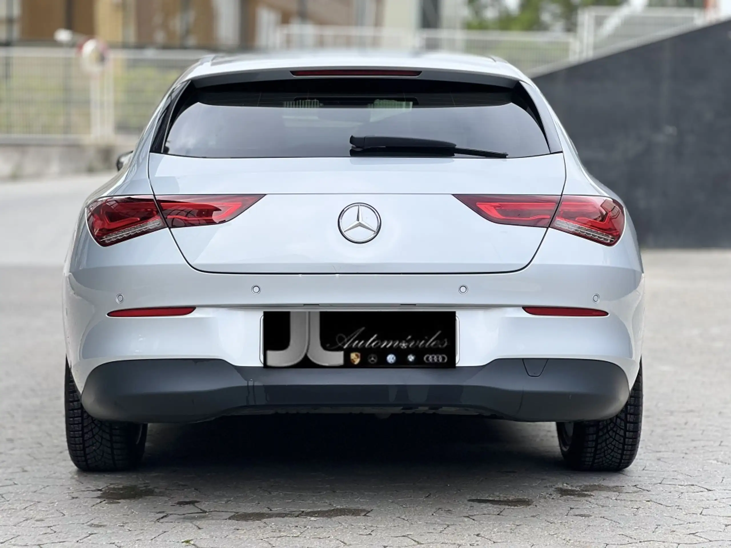 Mercedes-Benz - CLA 180