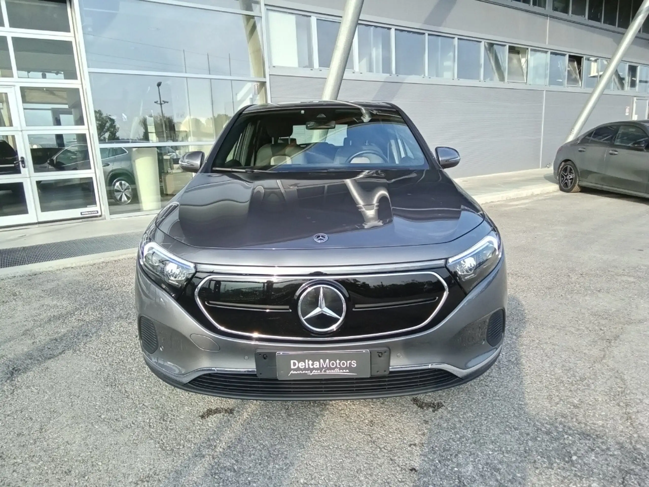 Mercedes-Benz - EQA 250