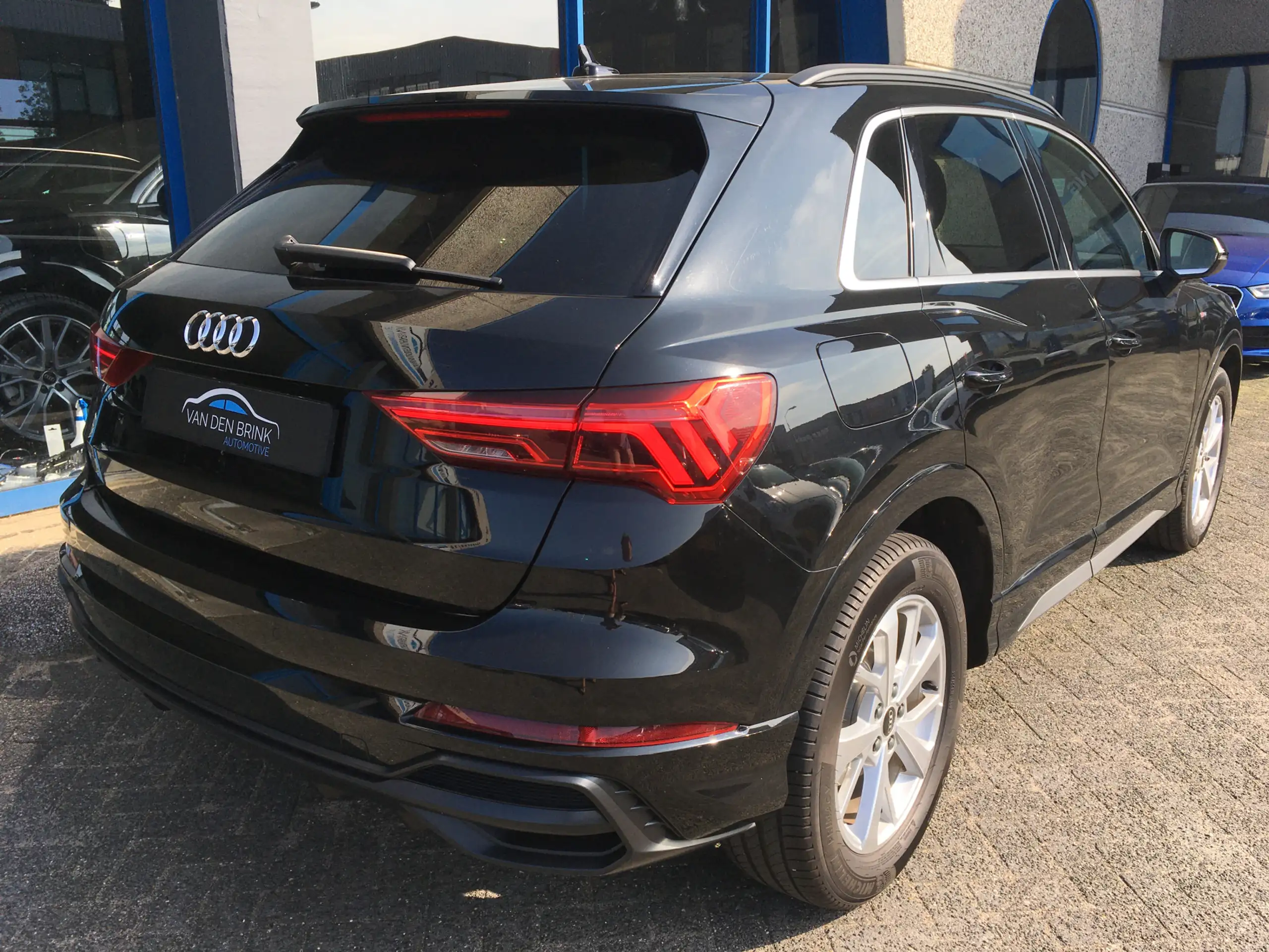 Audi - Q3