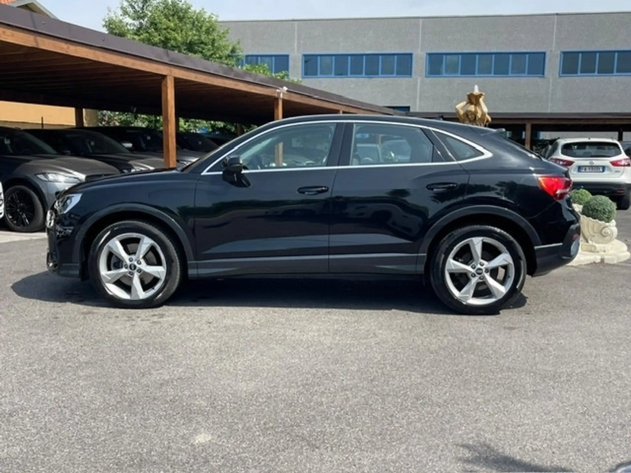 Audi - Q3