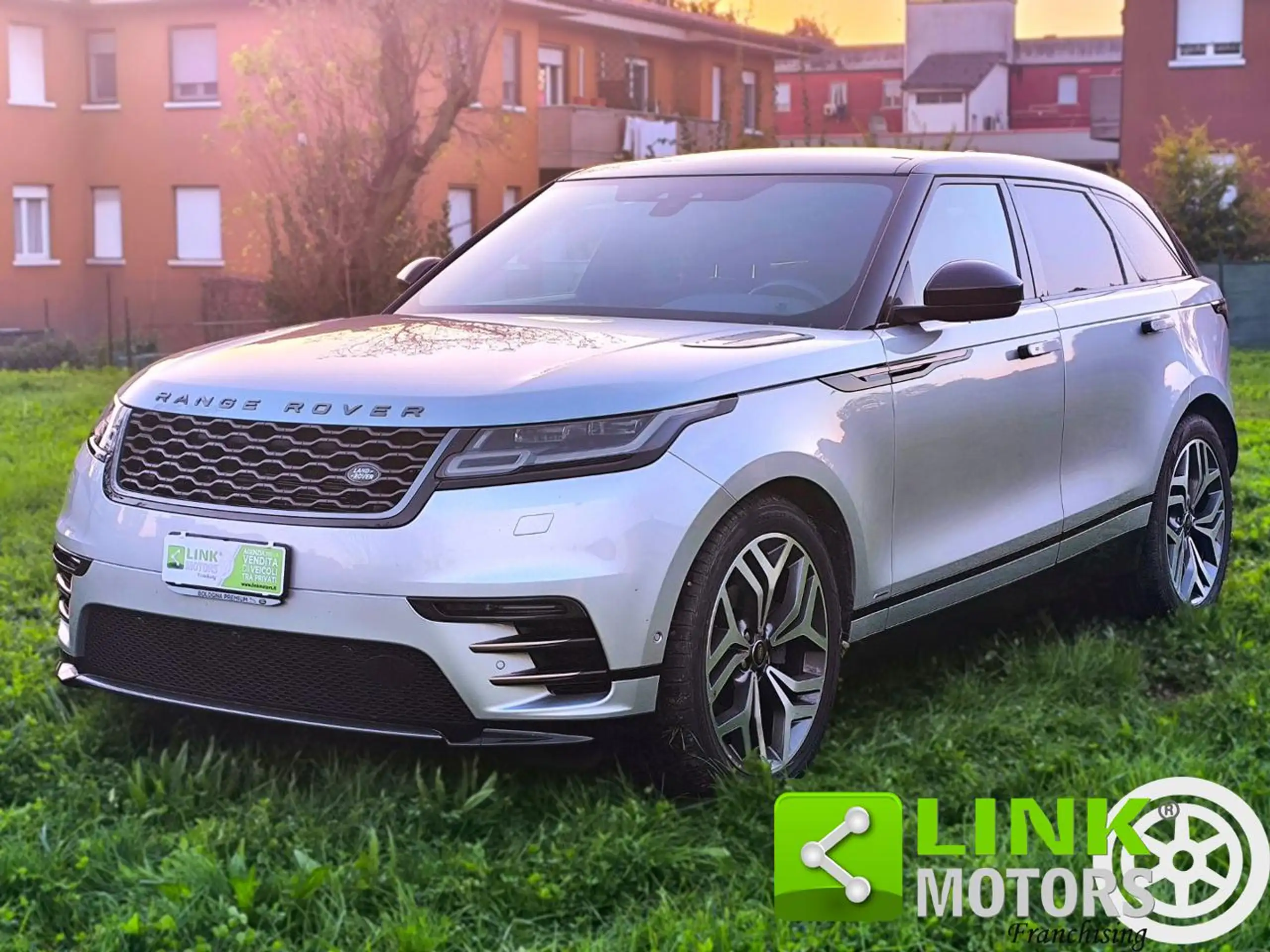 Land Rover - Range Rover Velar