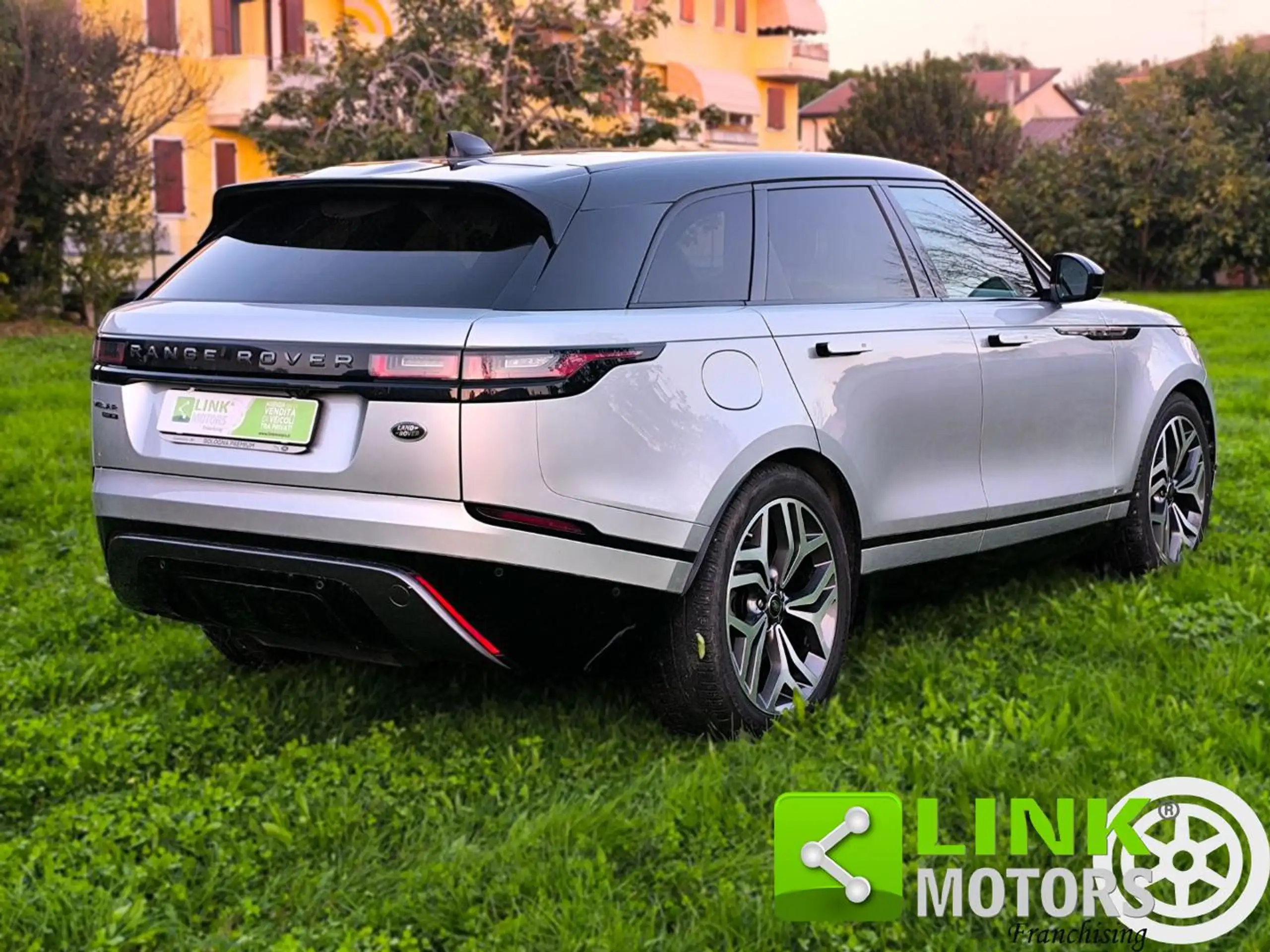 Land Rover - Range Rover Velar