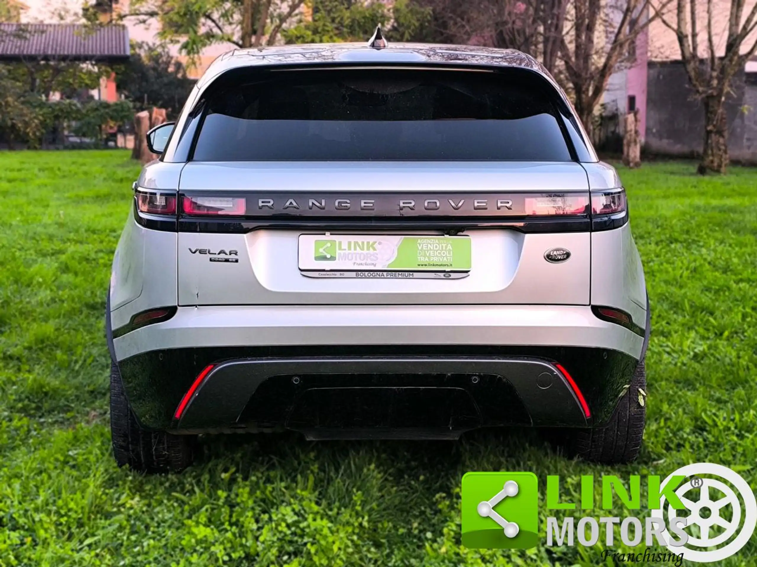 Land Rover - Range Rover Velar