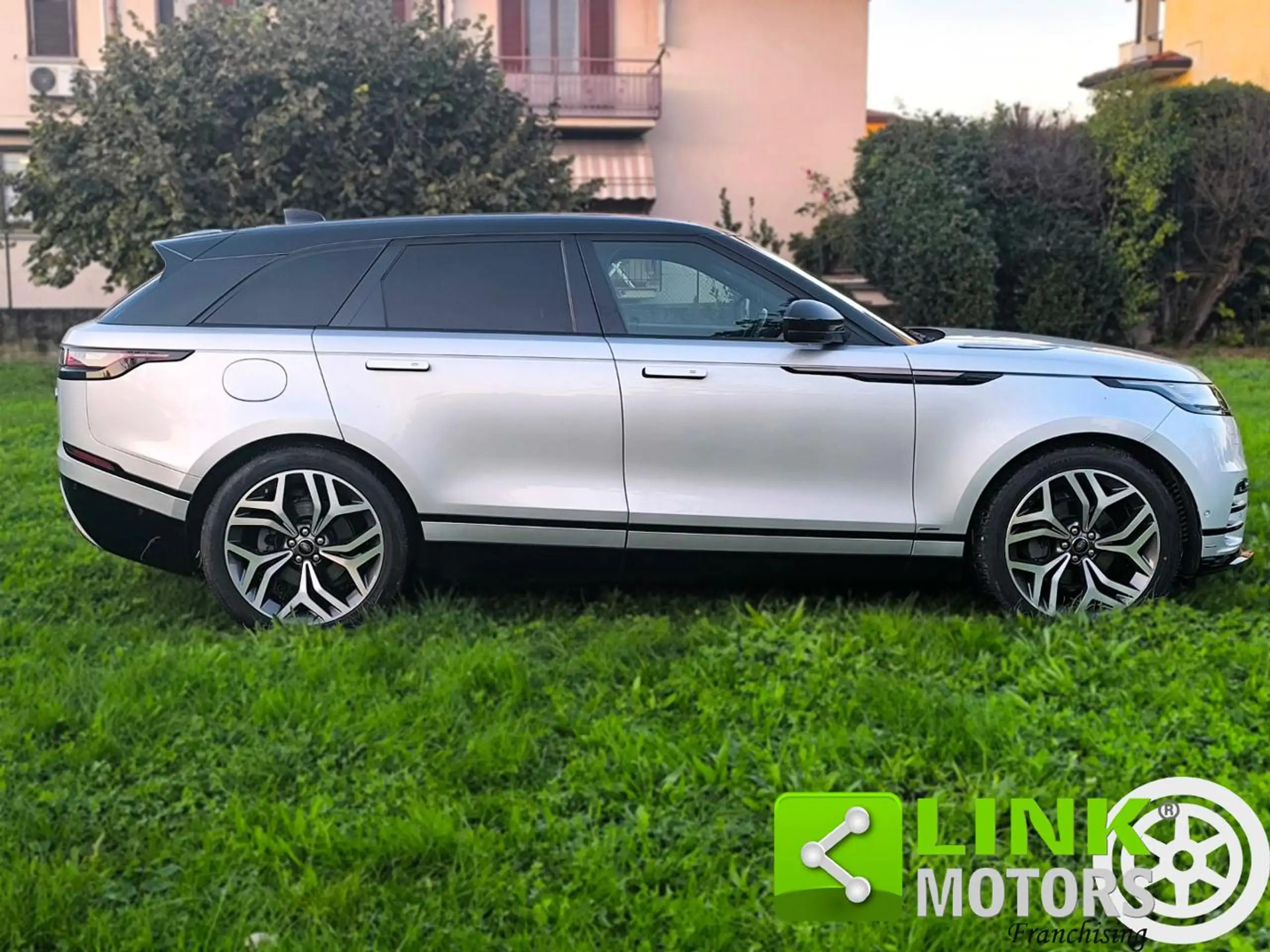 Land Rover - Range Rover Velar