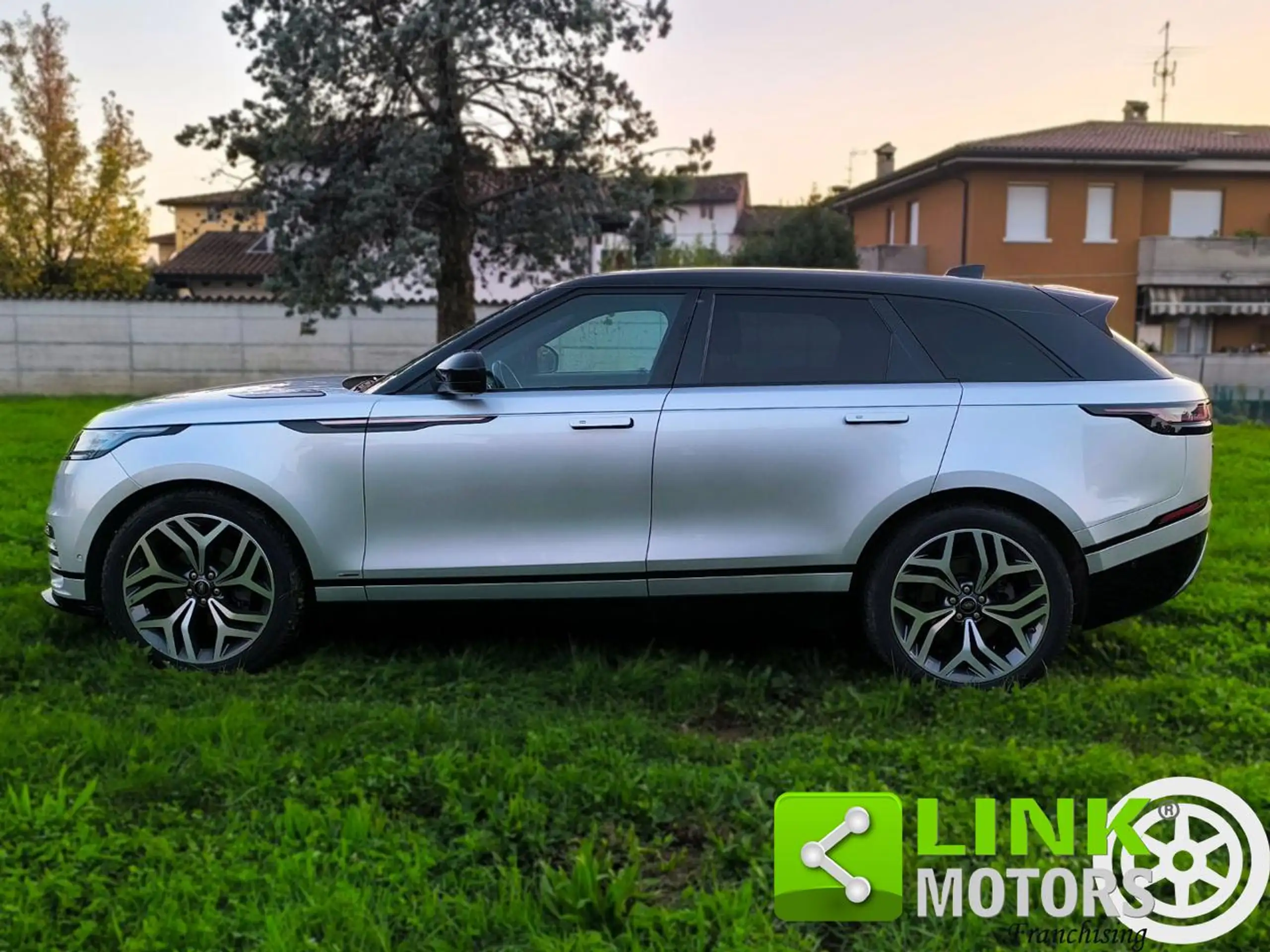 Land Rover - Range Rover Velar